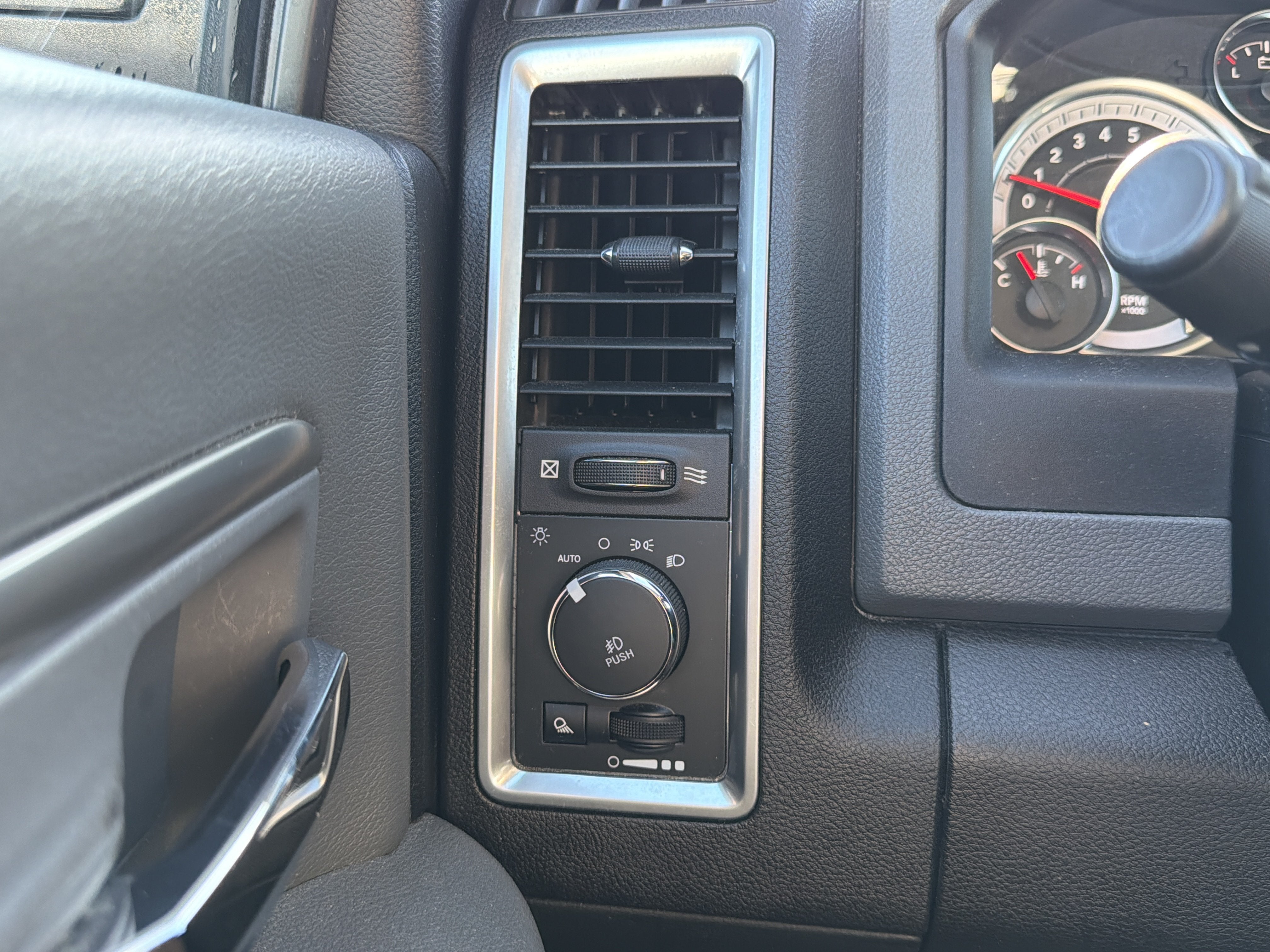2019 RAM 1500 Classic Warlock Quad Cab 4x4 6'4" Box