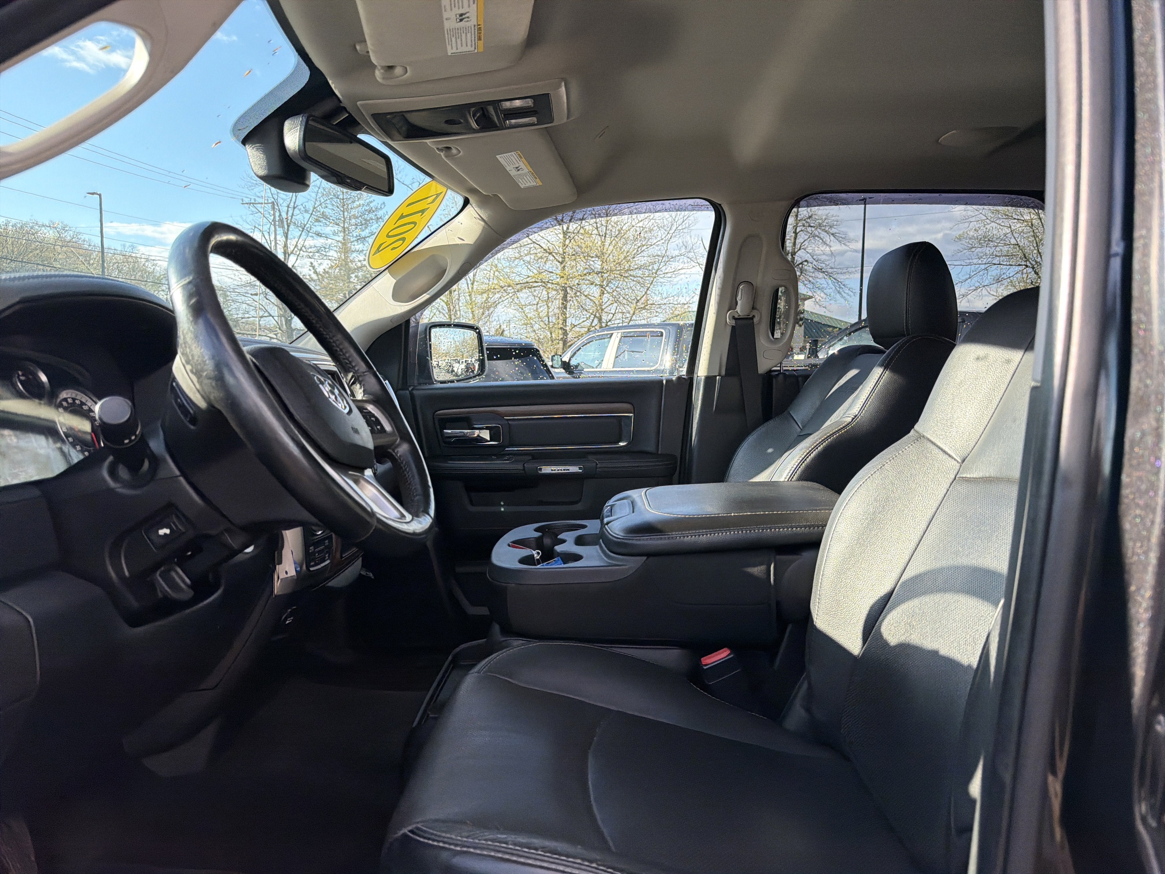 2017 RAM 1500 Laramie Crew Cab 4x4 5'7" Box