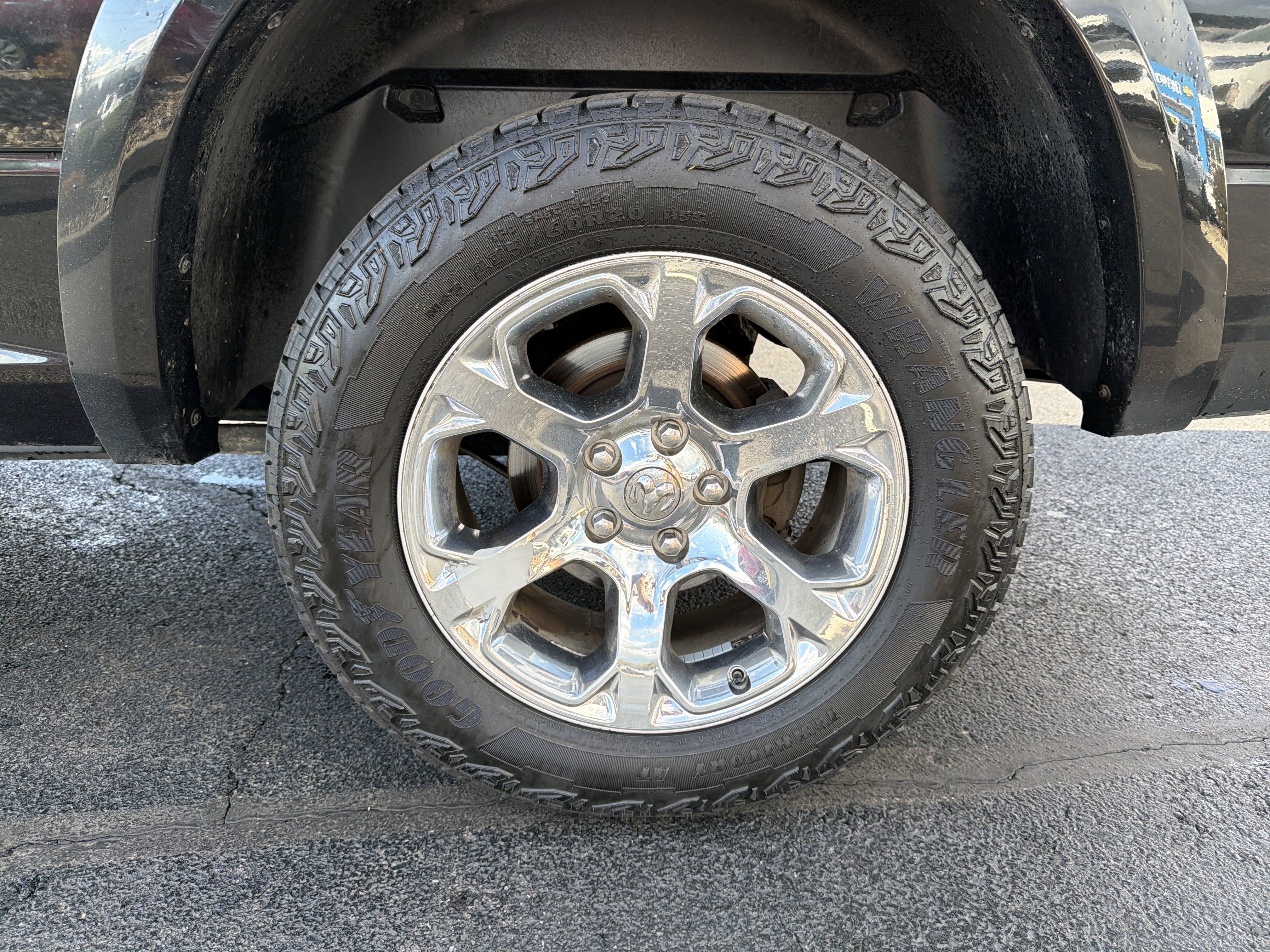 2017 RAM 1500 Laramie Crew Cab 4x4 5'7" Box