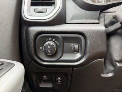 2020 RAM 1500 Big Horn Crew Cab 4x4 5'7" Box