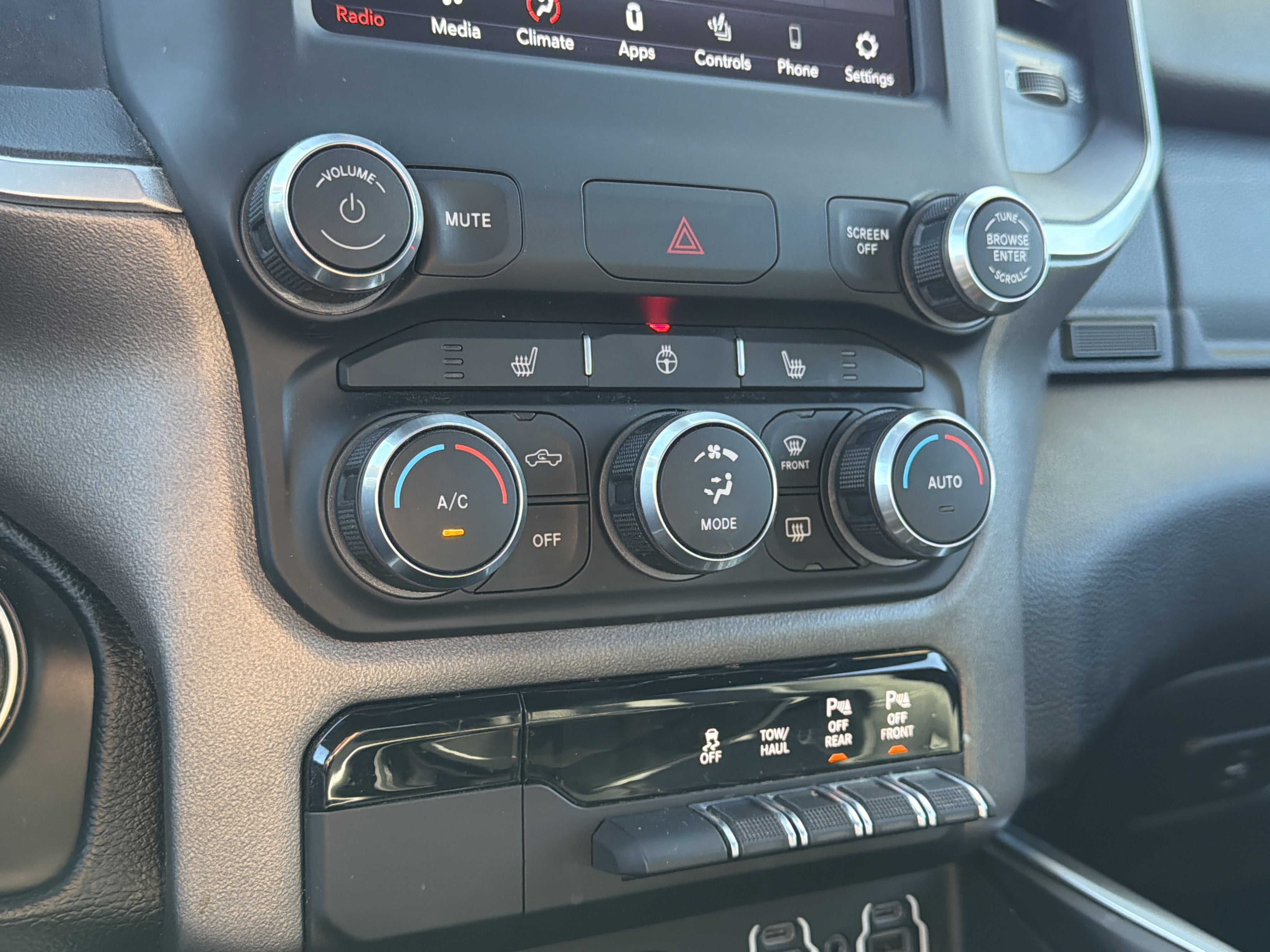 2021 RAM 1500 Big Horn Quad Cab 4x4 6'4" Box