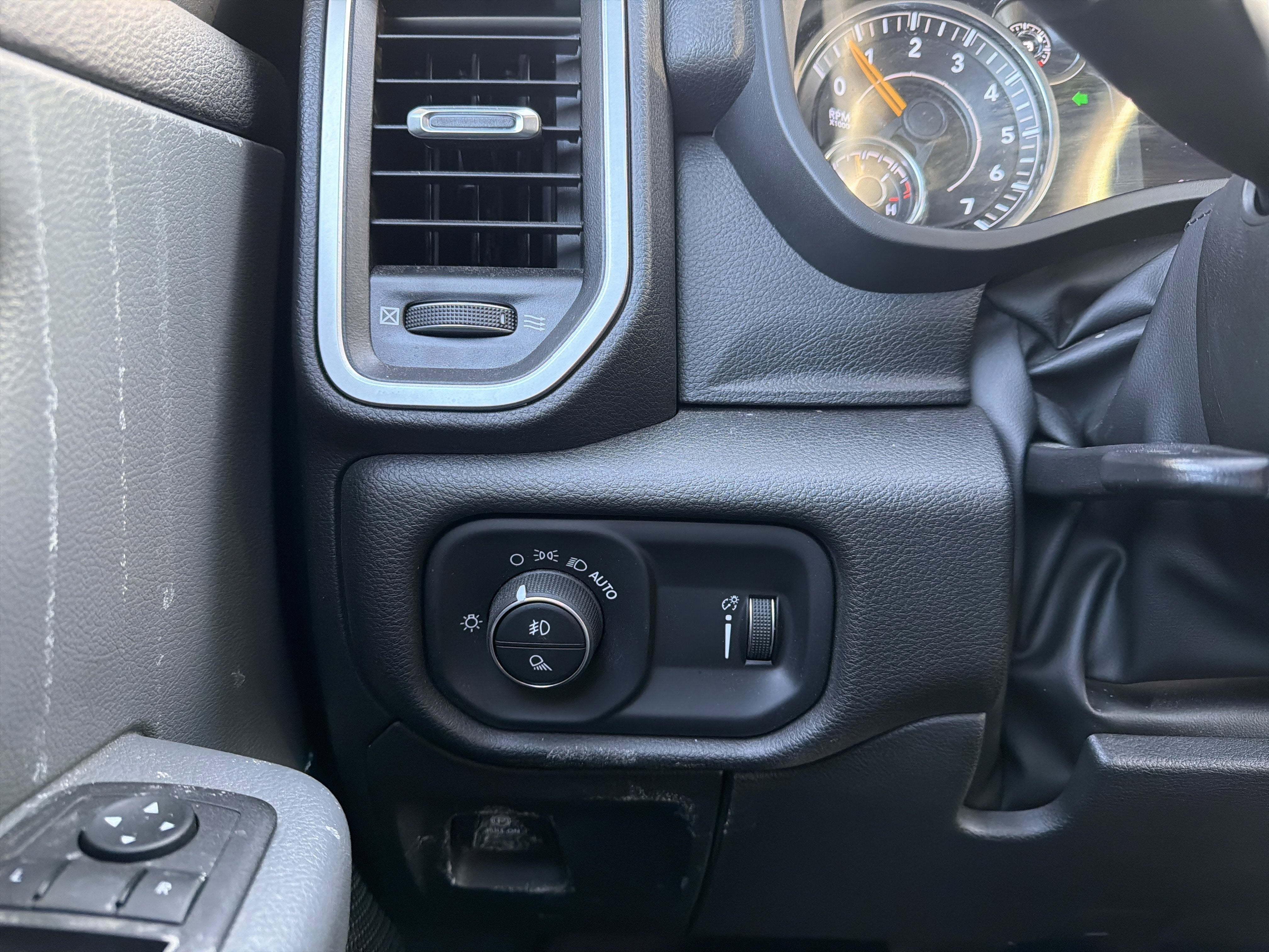 2022 RAM 1500 Big Horn Crew Cab 4x4 5'7" Box