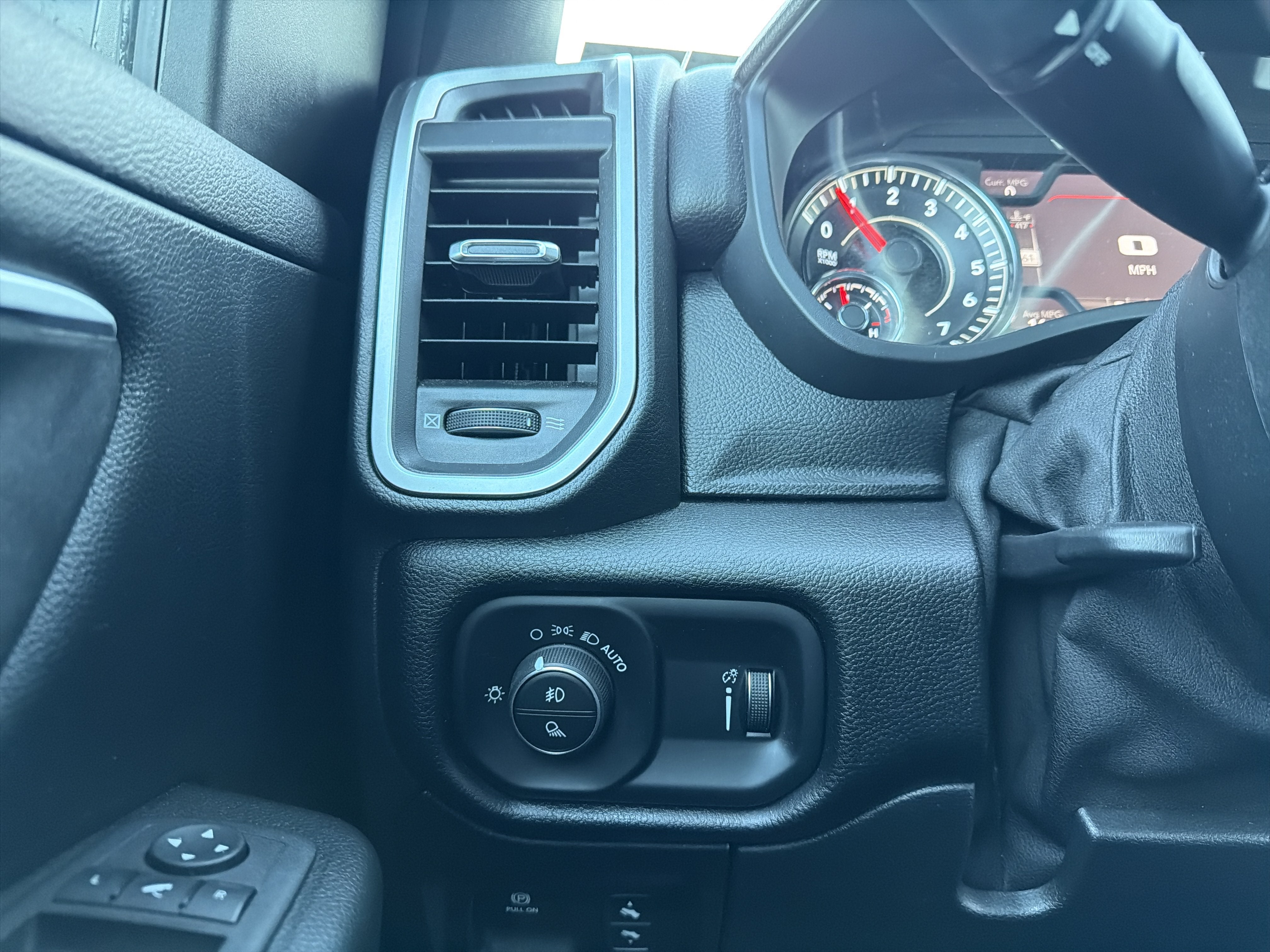 2022 RAM 1500 Big Horn Crew Cab 4x4 5'7" Box