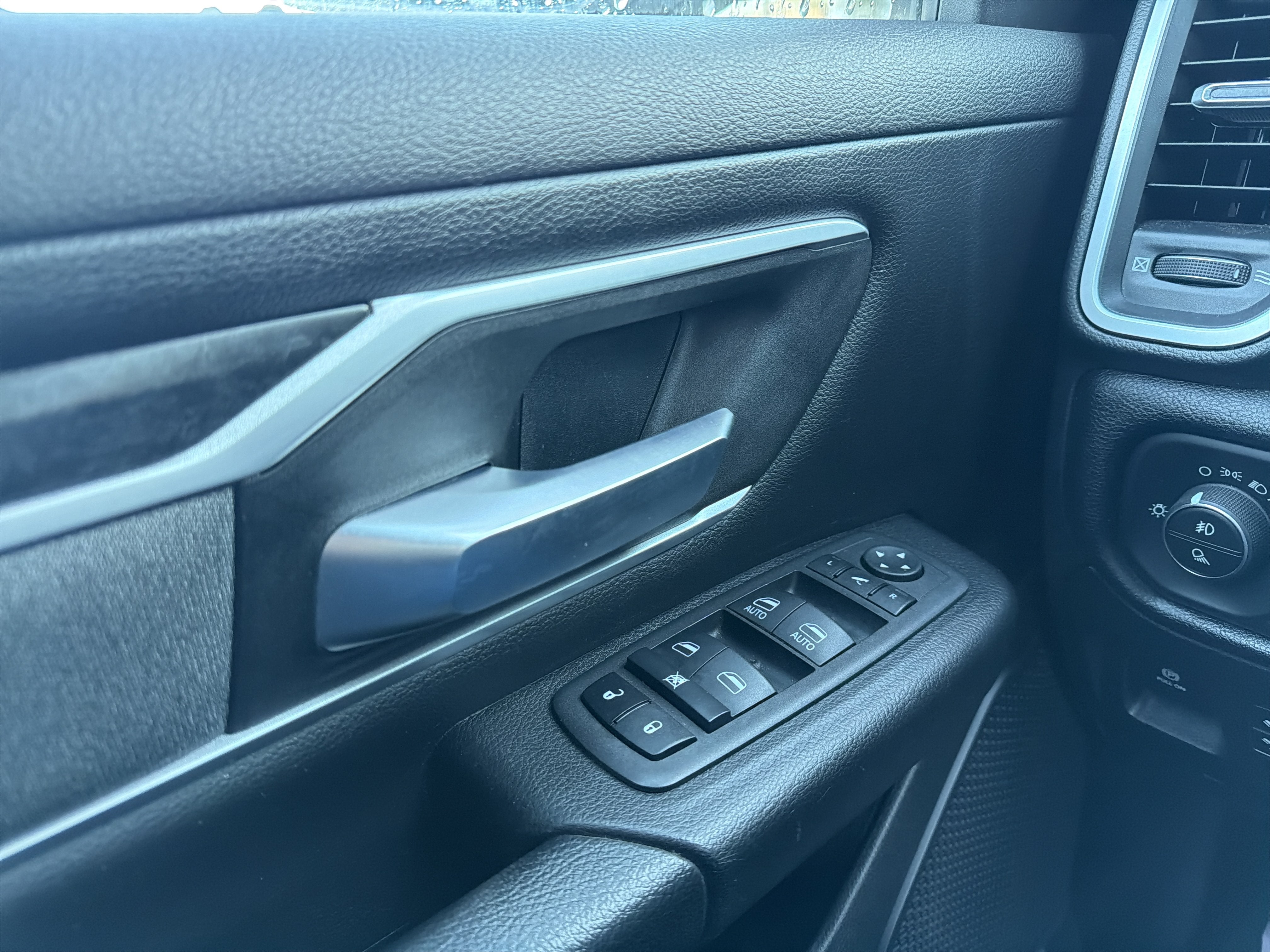 2022 RAM 1500 Big Horn Crew Cab 4x4 5'7" Box