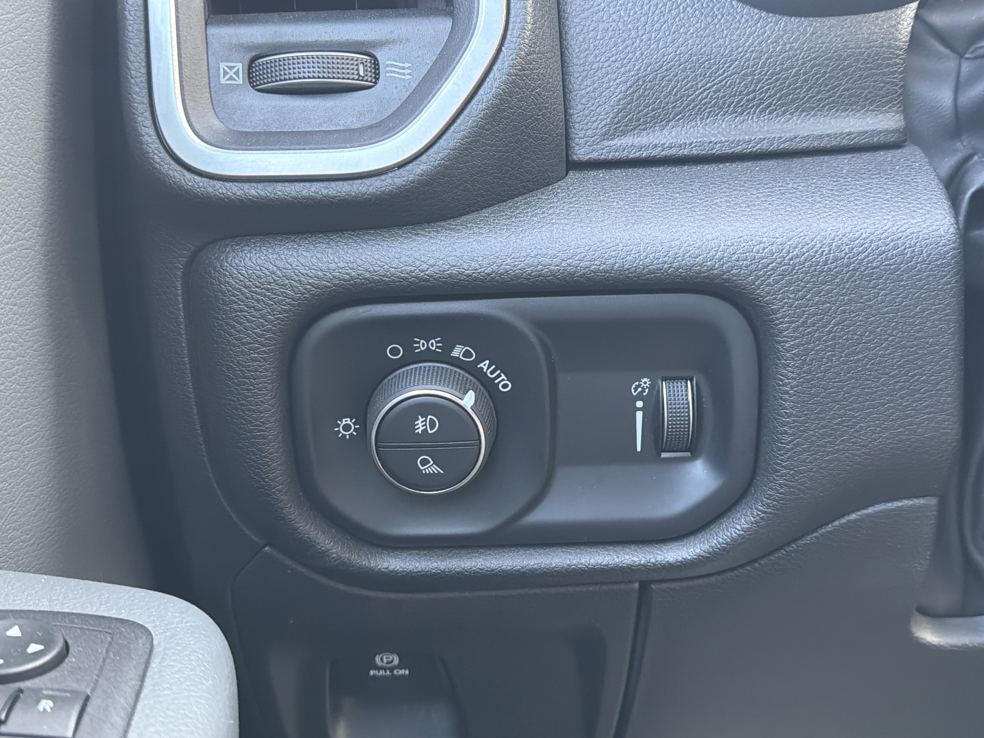 2022 RAM 1500 Big Horn Crew Cab 4x4 5'7" Box