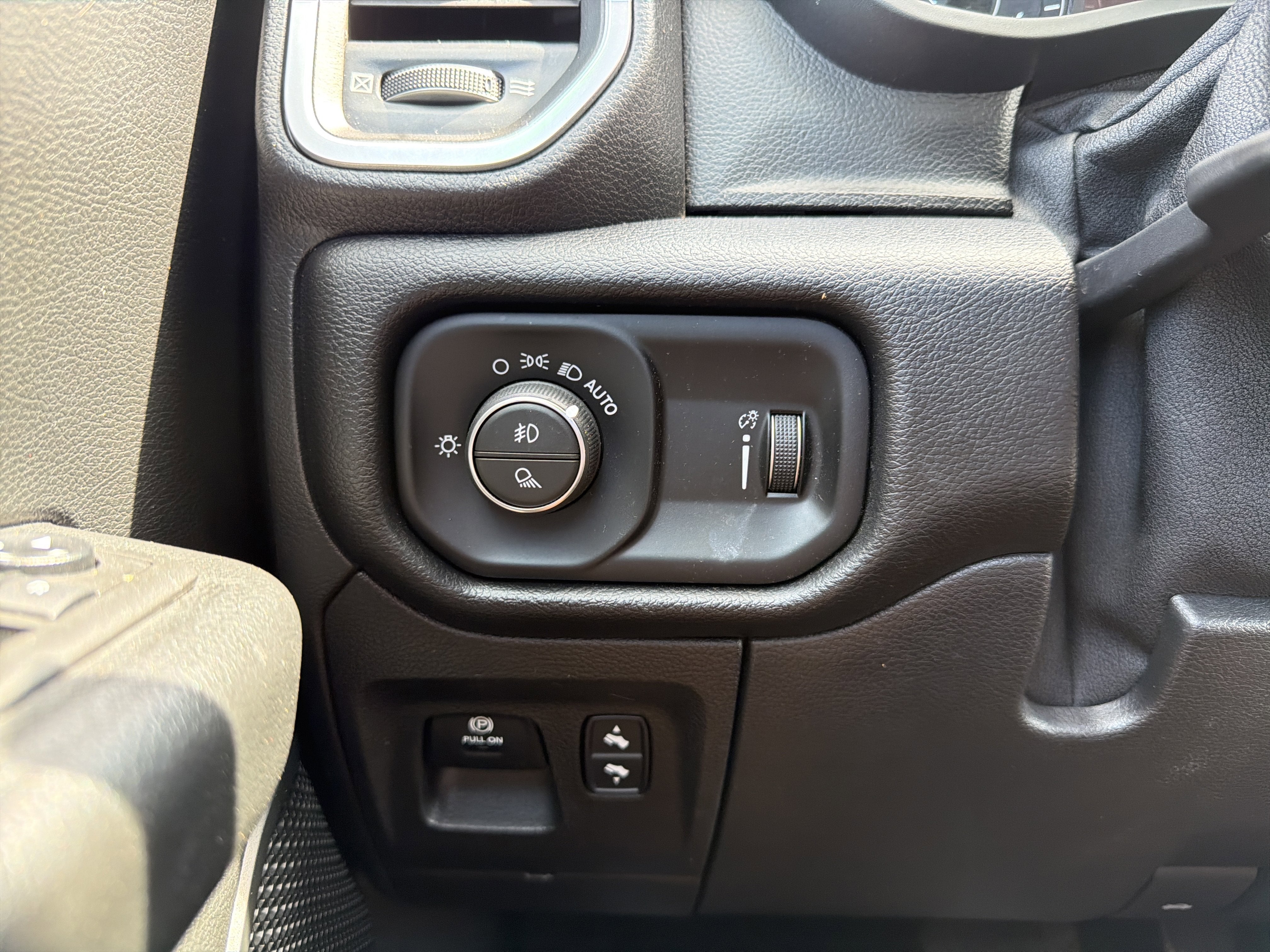 2021 RAM 1500 Big Horn Crew Cab 4x4 5'7" Box