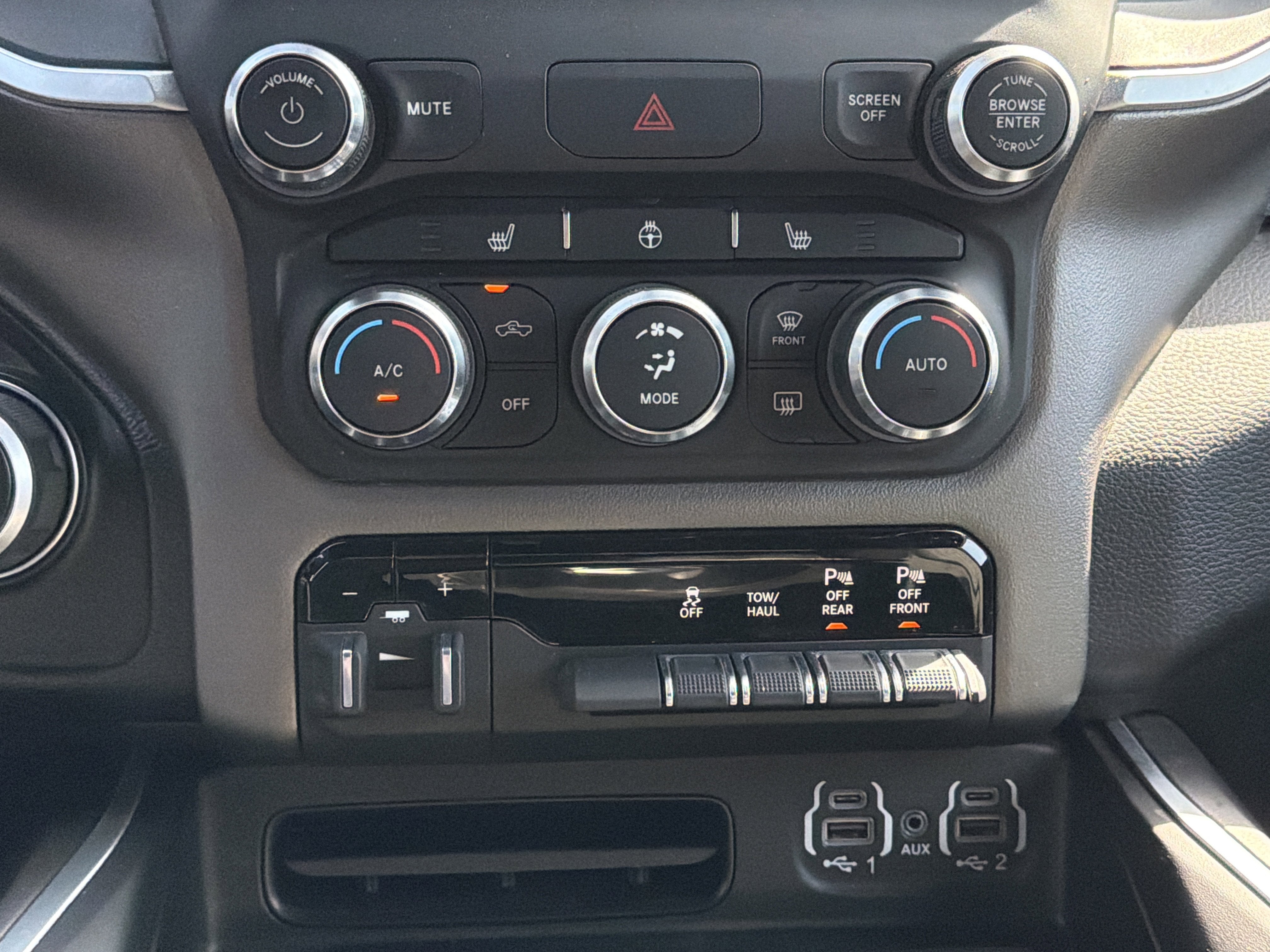 2022 RAM 1500 Big Horn Crew Cab 4x4 5'7" Box