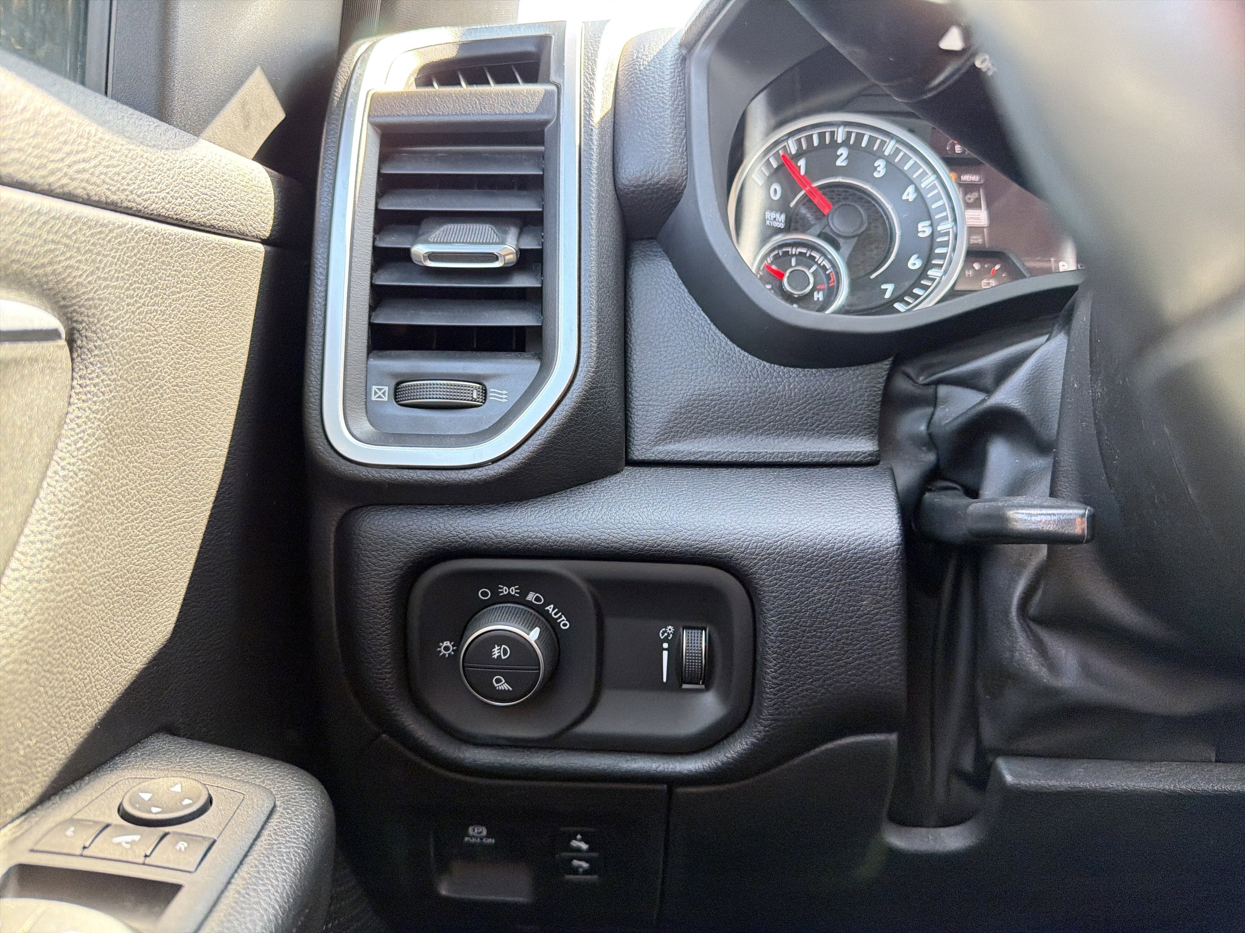 2022 RAM 1500 Big Horn Crew Cab 4x4 5'7" Box