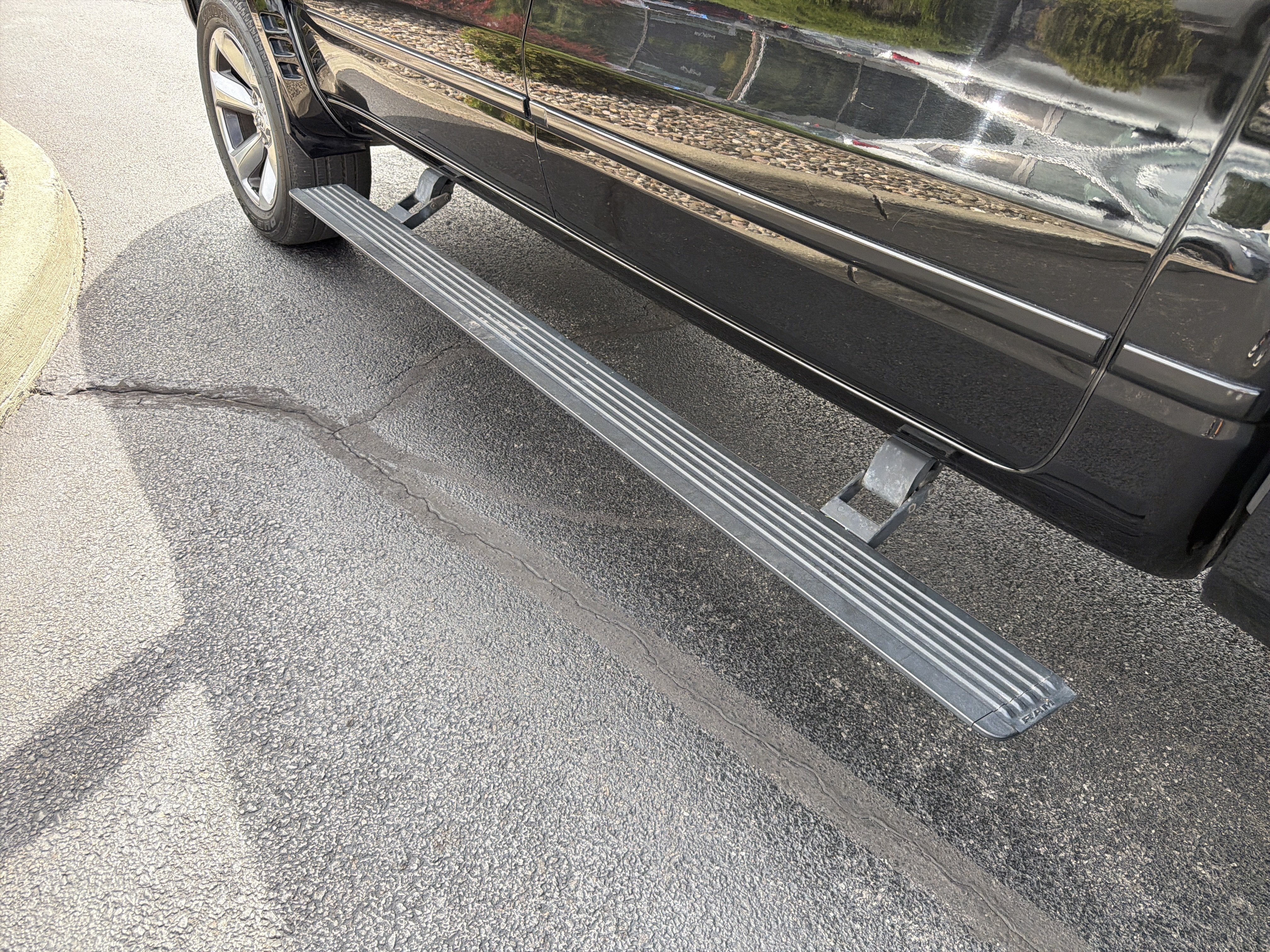2019 RAM 1500 Limited Crew Cab 4x4 5'7" Box