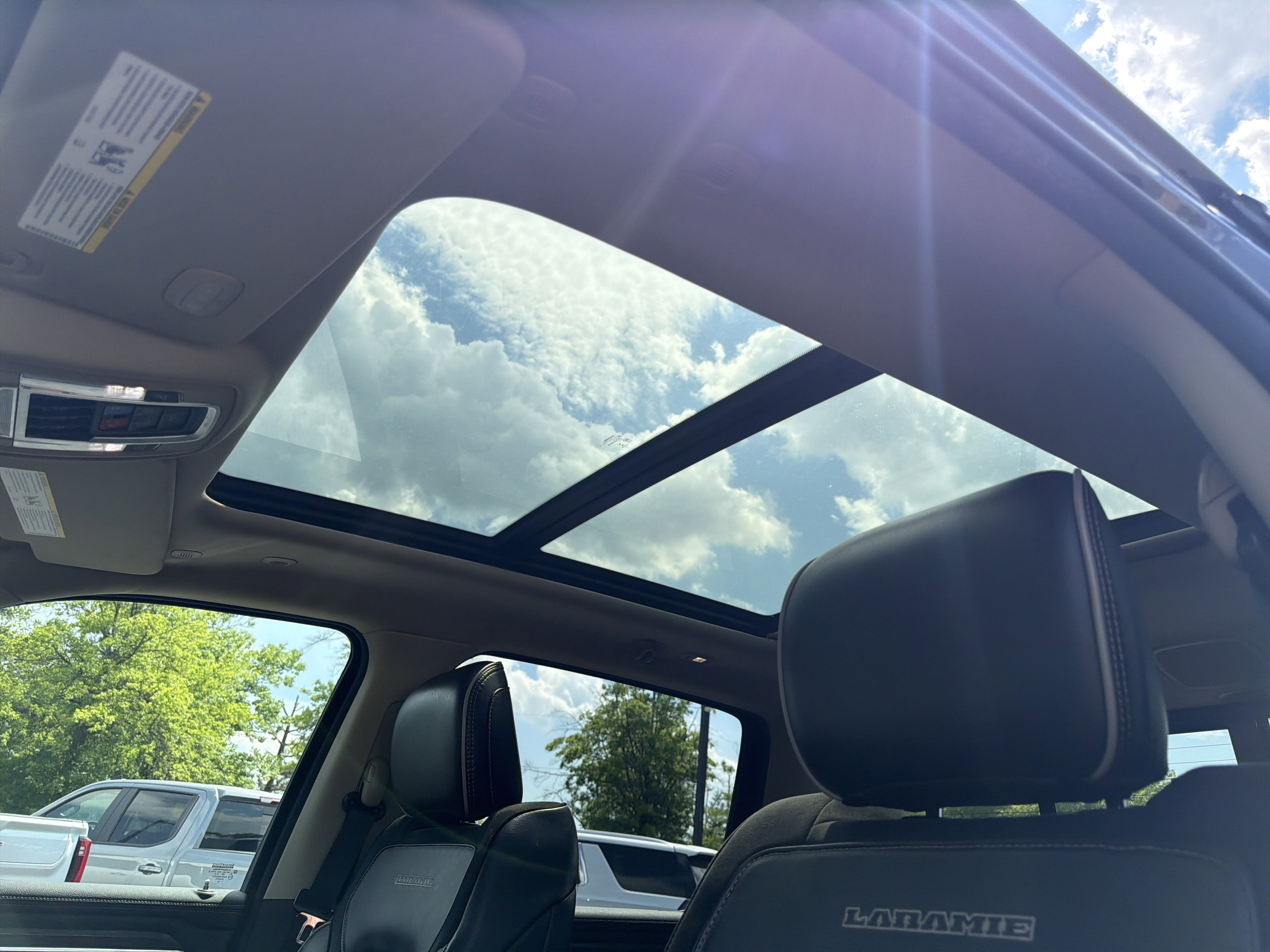 2019 RAM 1500 Laramie Crew Cab 4x4 6'4" Box