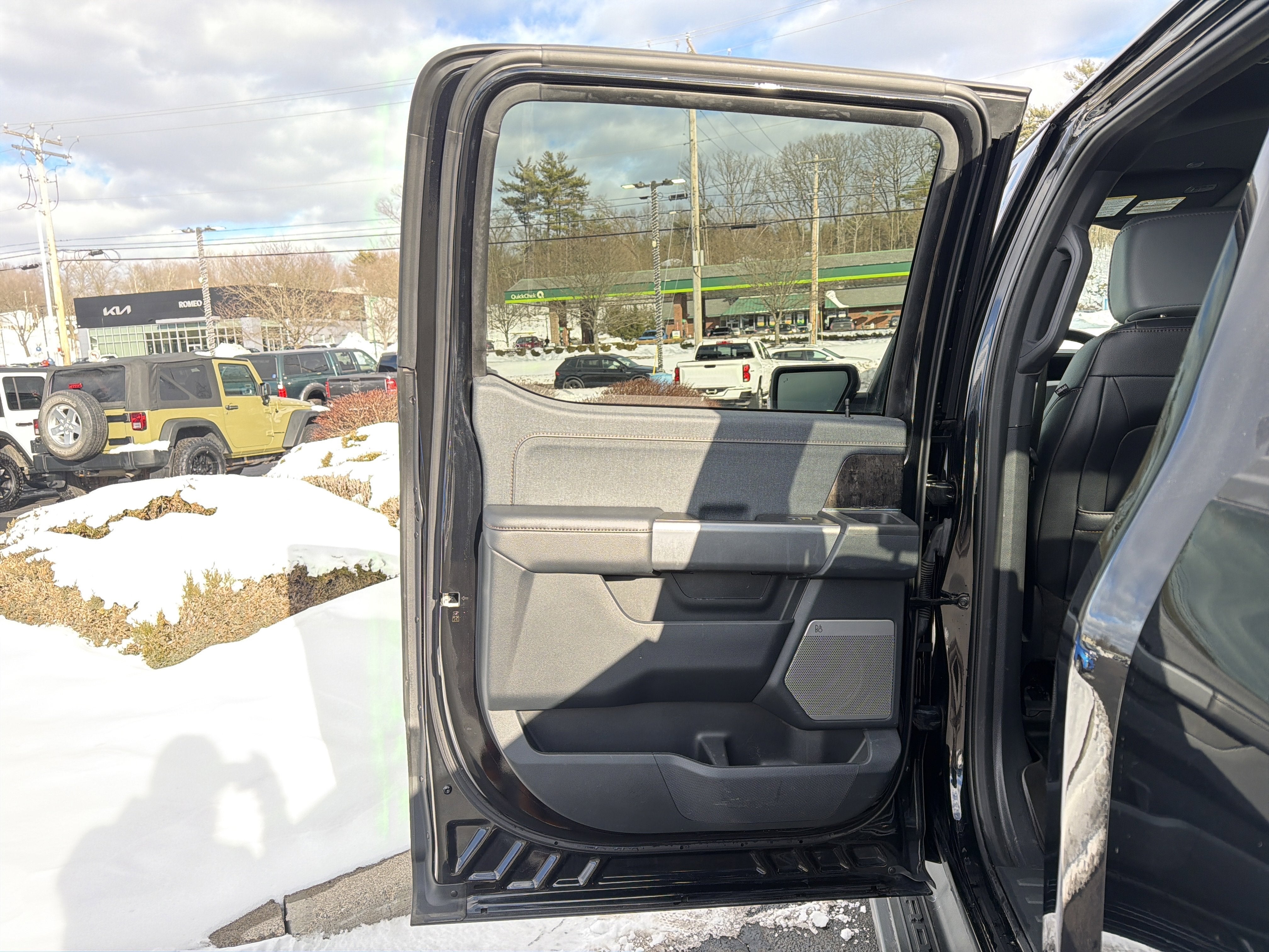 2023 Ford F-150 Lightning LARIAT