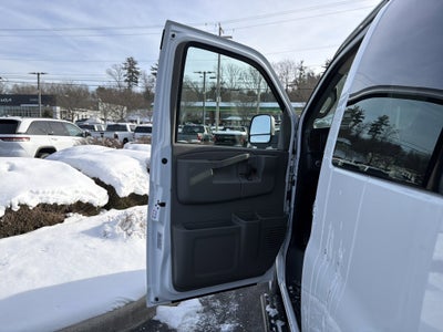 2025 Chevrolet Express Passenger 3500 1LS