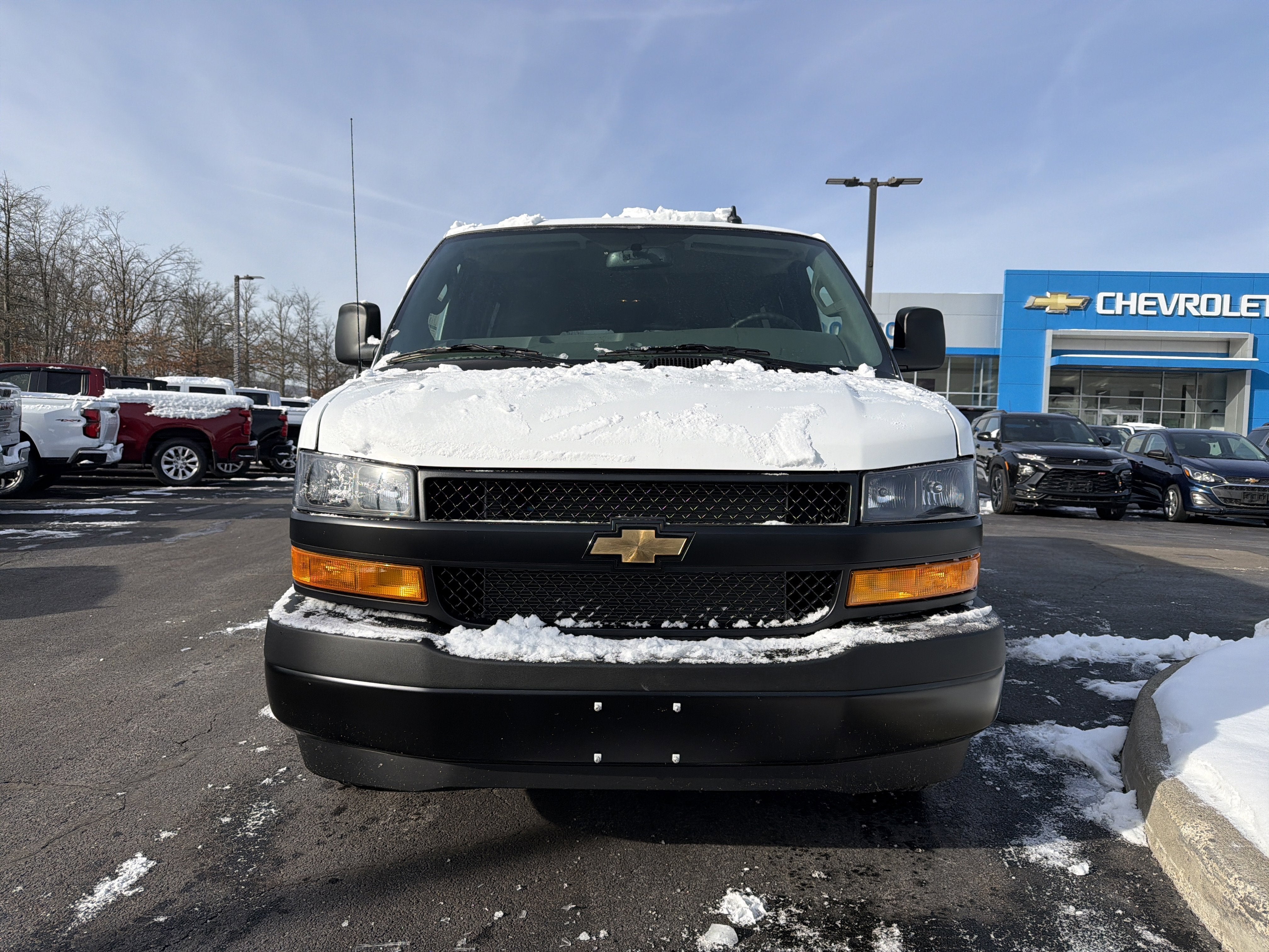 2025 Chevrolet Express Passenger 3500 1LS