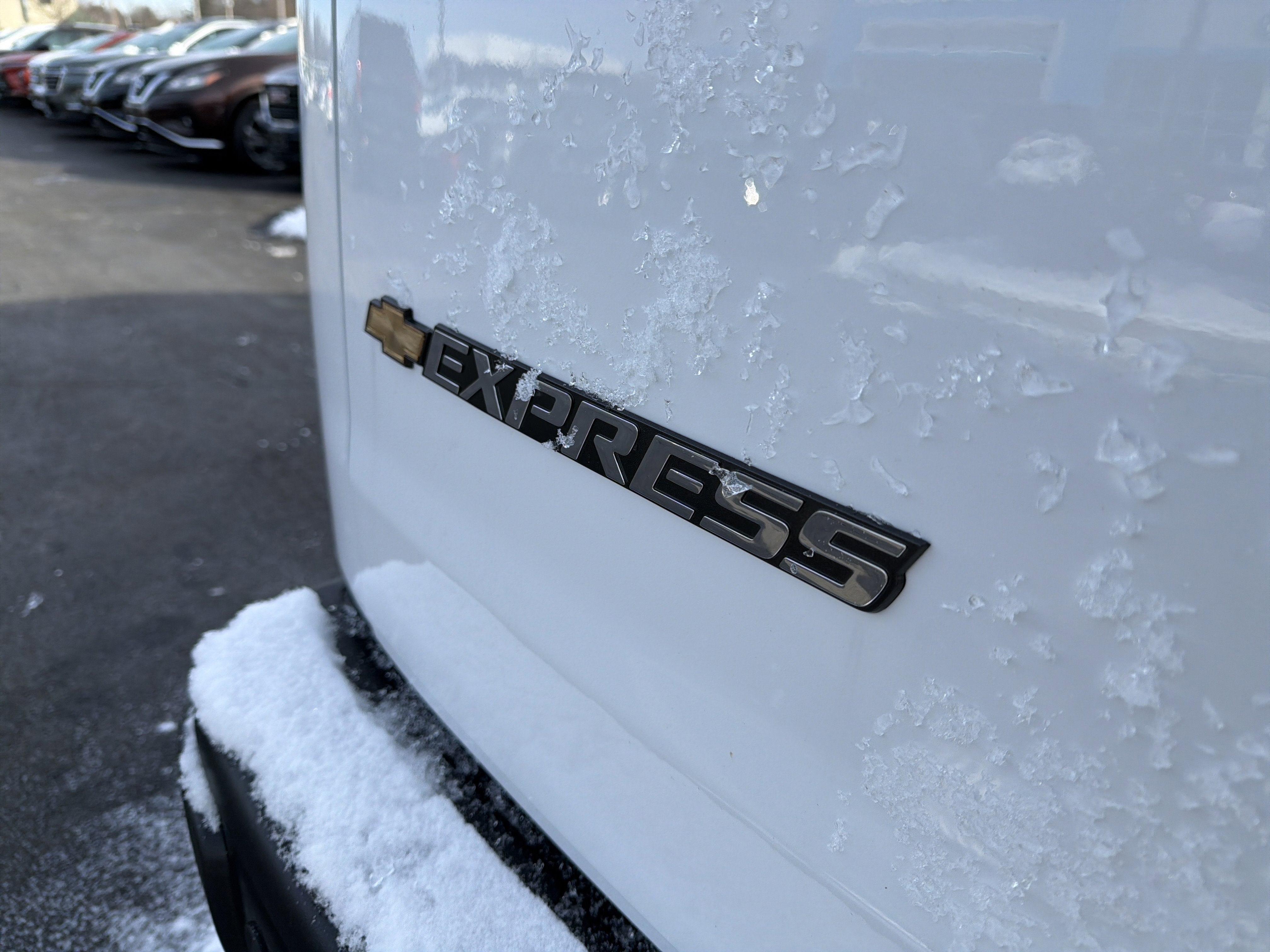 2025 Chevrolet Express Passenger 3500 1LS