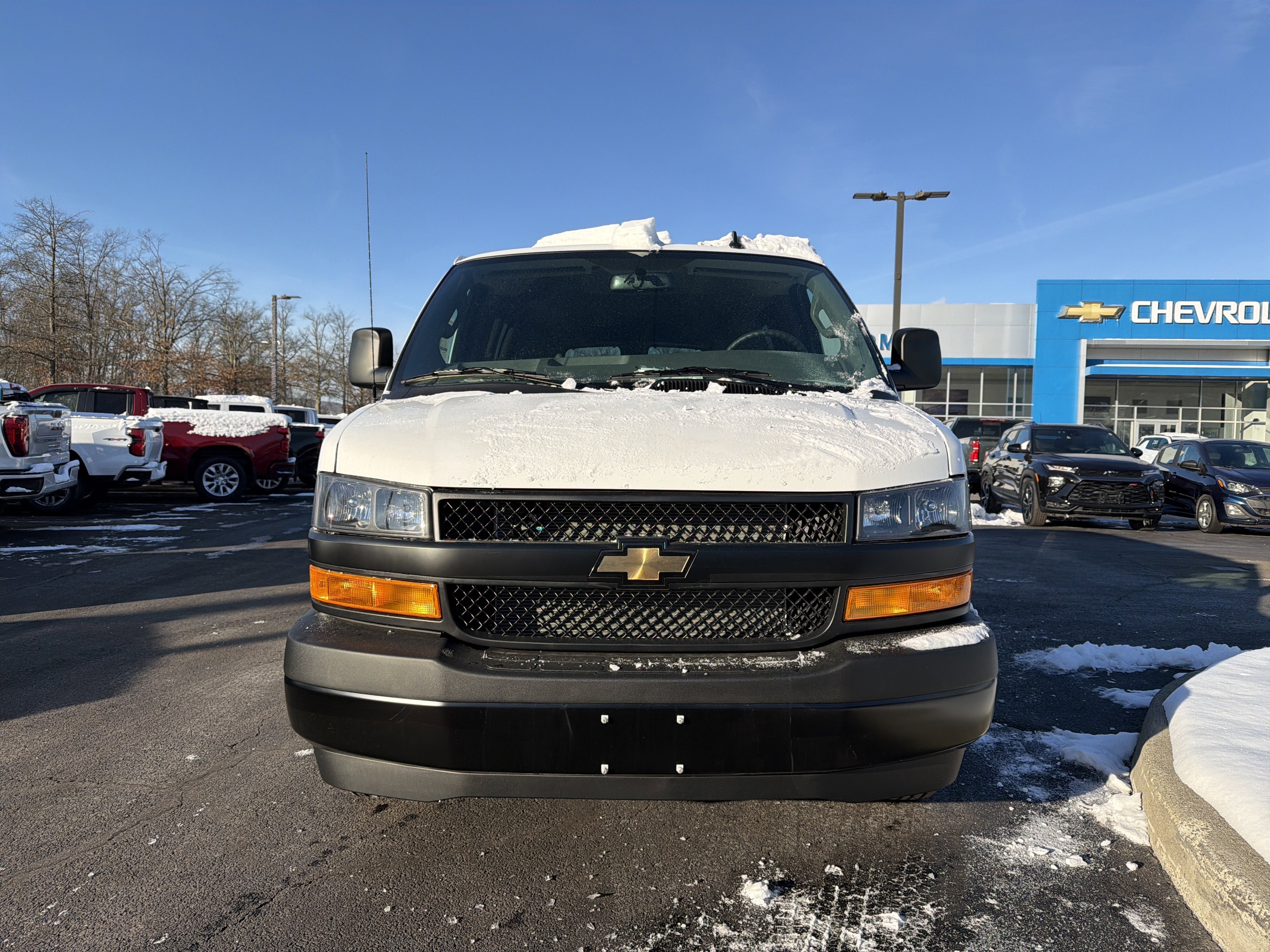 2025 Chevrolet Express Passenger 3500 1LS