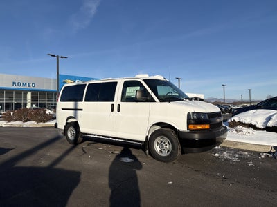 2025 Chevrolet Express Passenger 3500 1LS