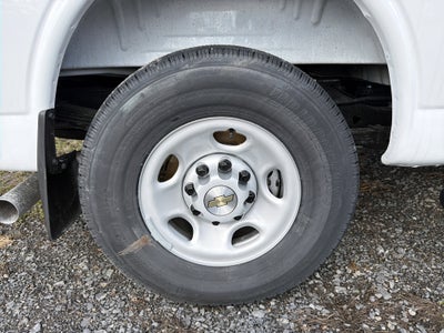 2025 Chevrolet Express Passenger 1LS