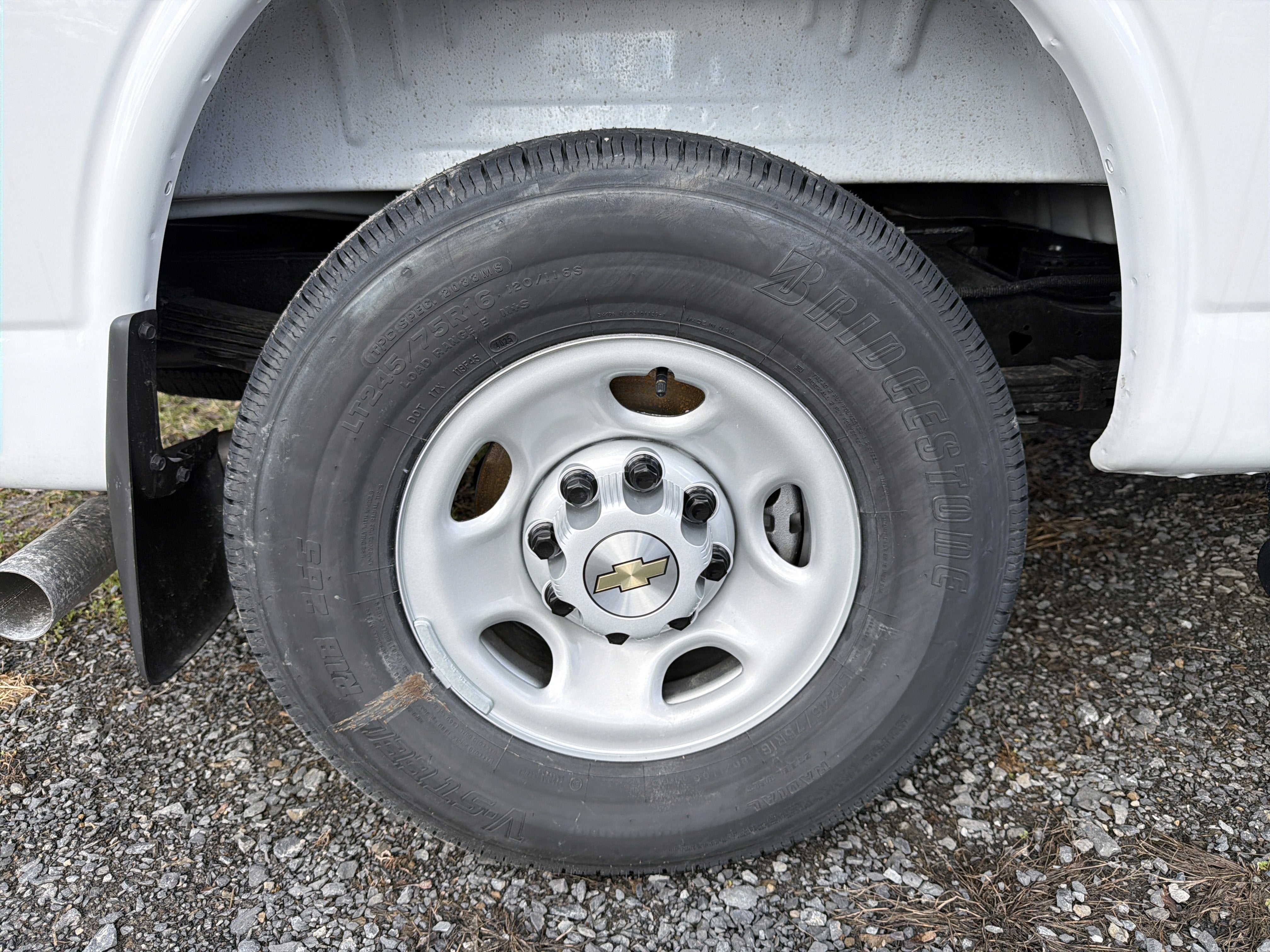 2025 Chevrolet Express Passenger 1LS