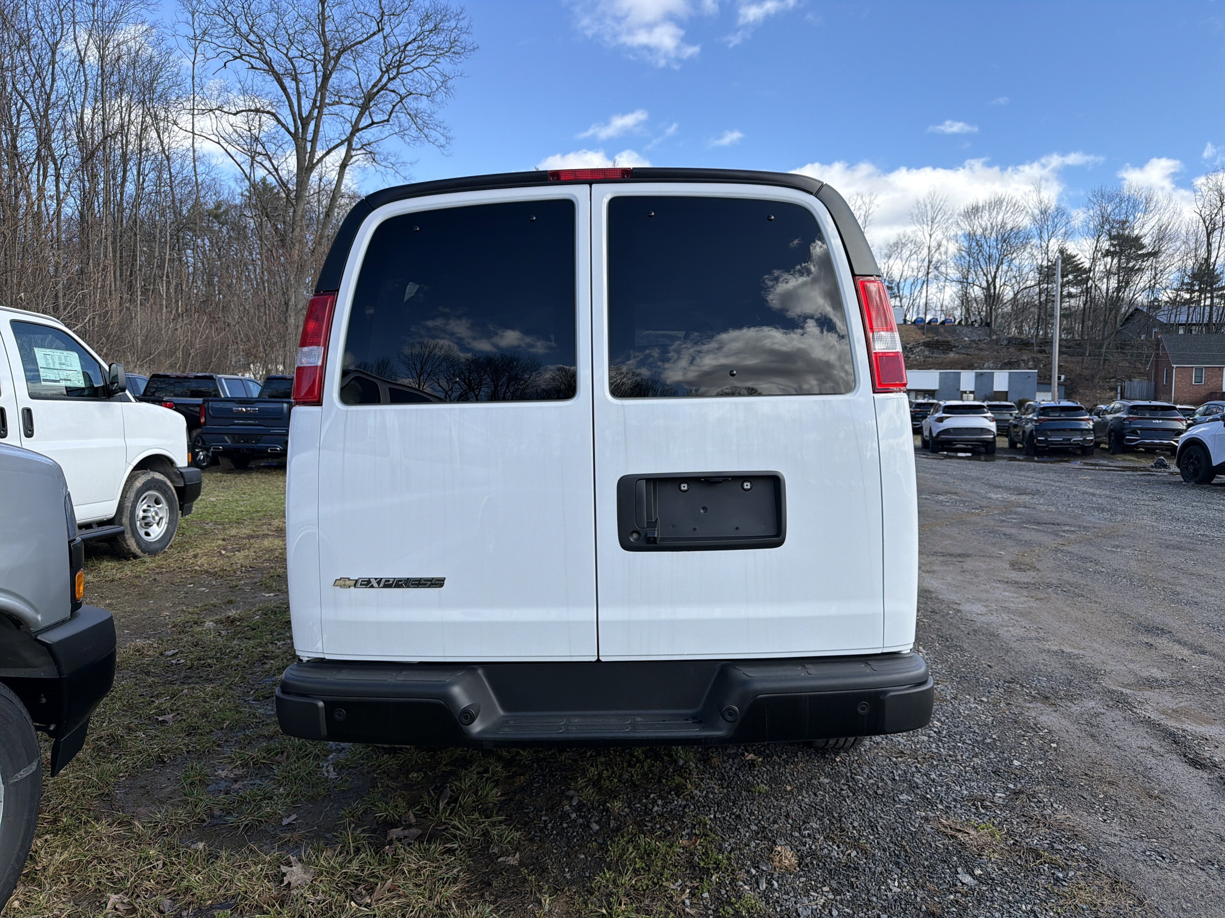 2025 Chevrolet Express Passenger 1LS