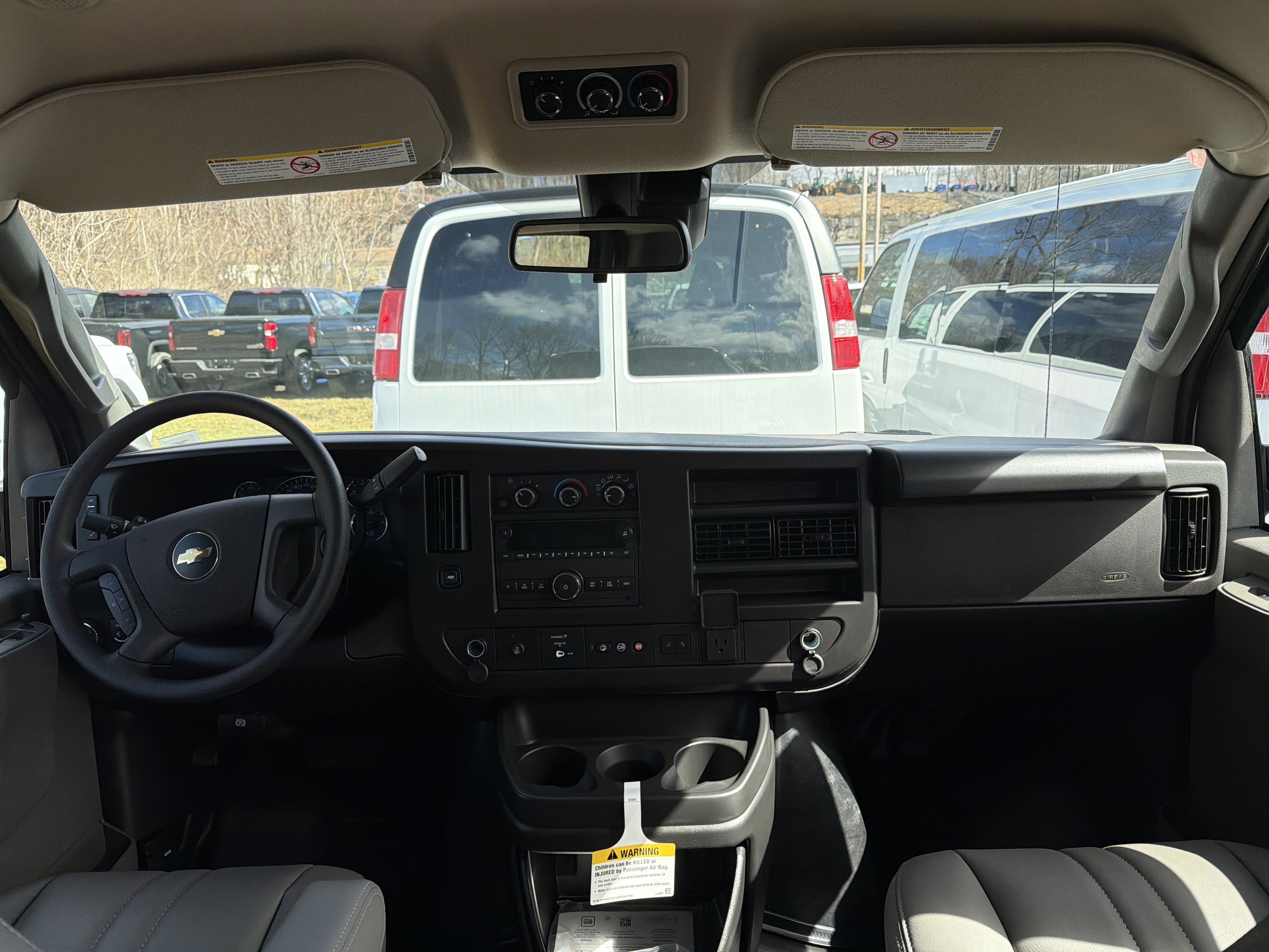 2025 Chevrolet Express Passenger 1LS