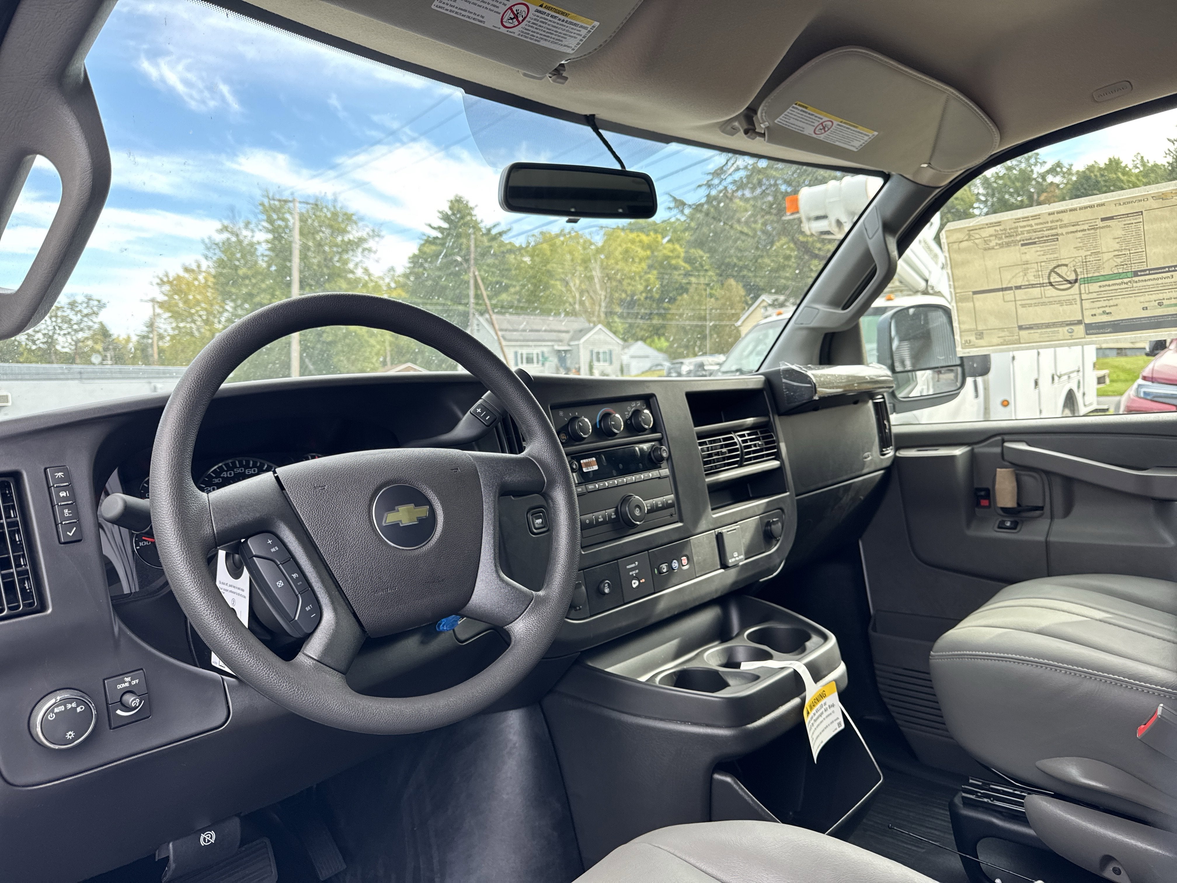 2025 Chevrolet Express Cargo 3500 WT