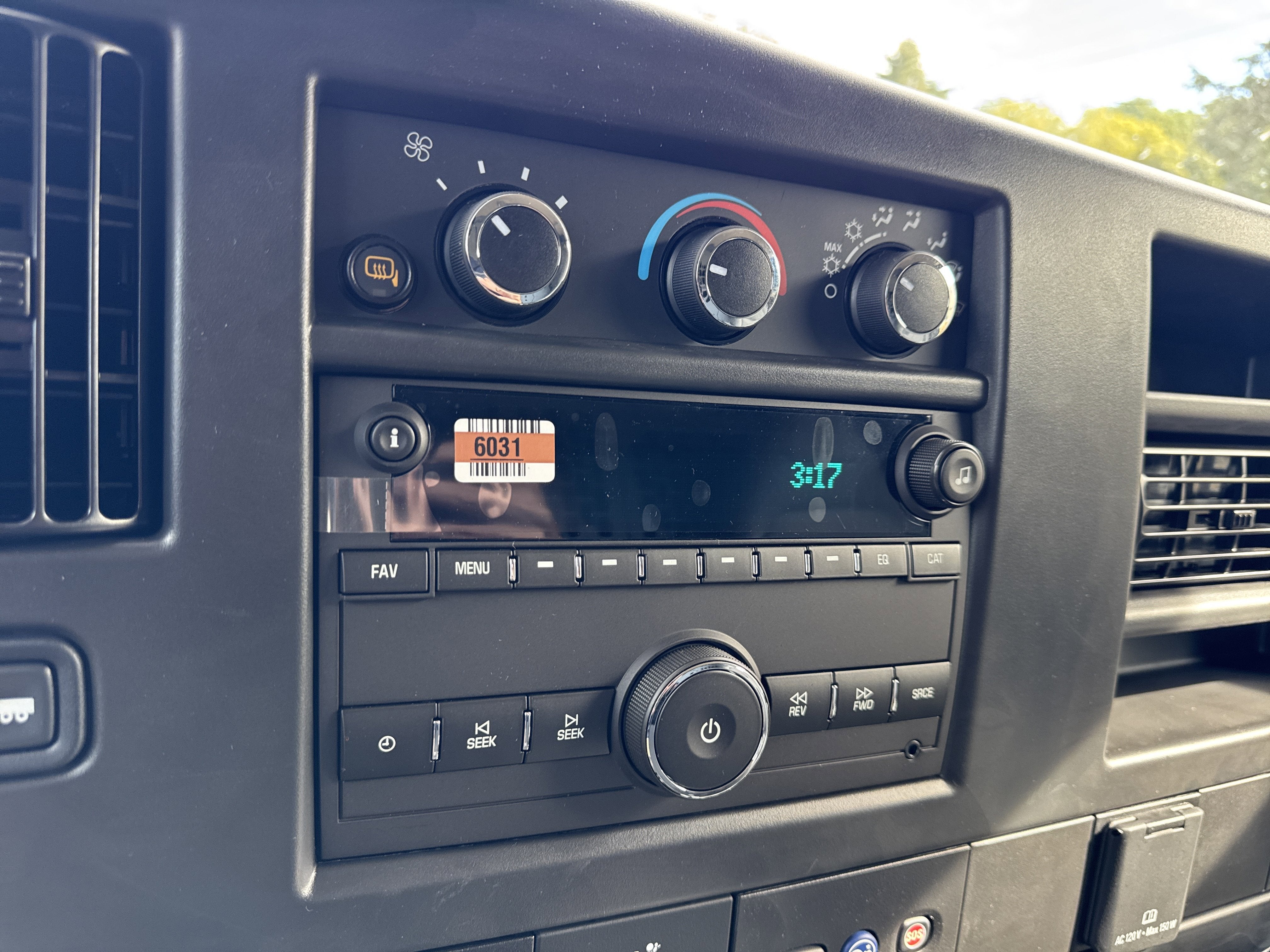 2025 Chevrolet Express Cargo 3500 WT