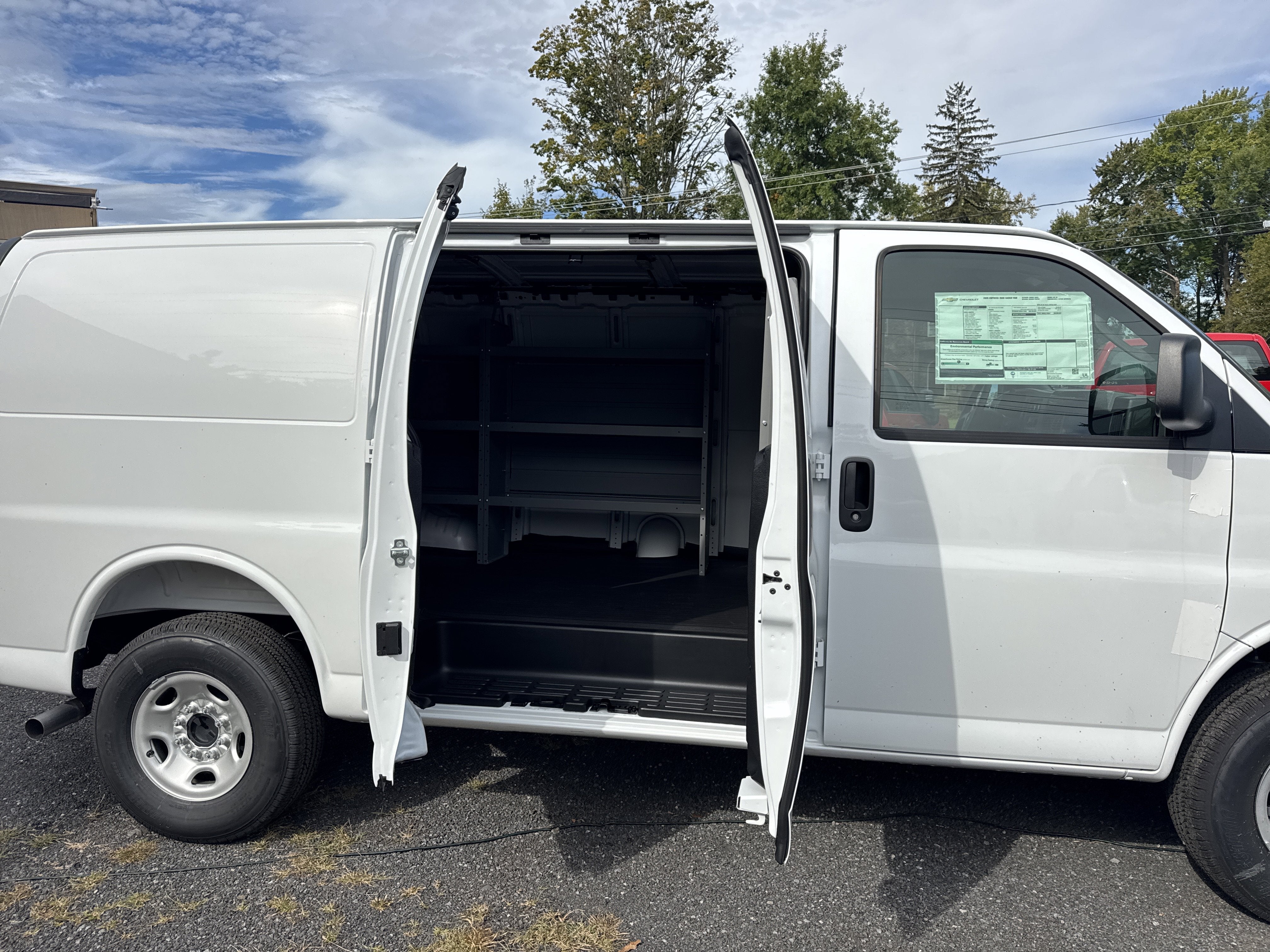 2025 Chevrolet Express Cargo 3500 WT
