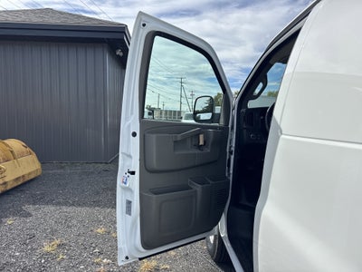 2025 Chevrolet Express Cargo 3500 WT