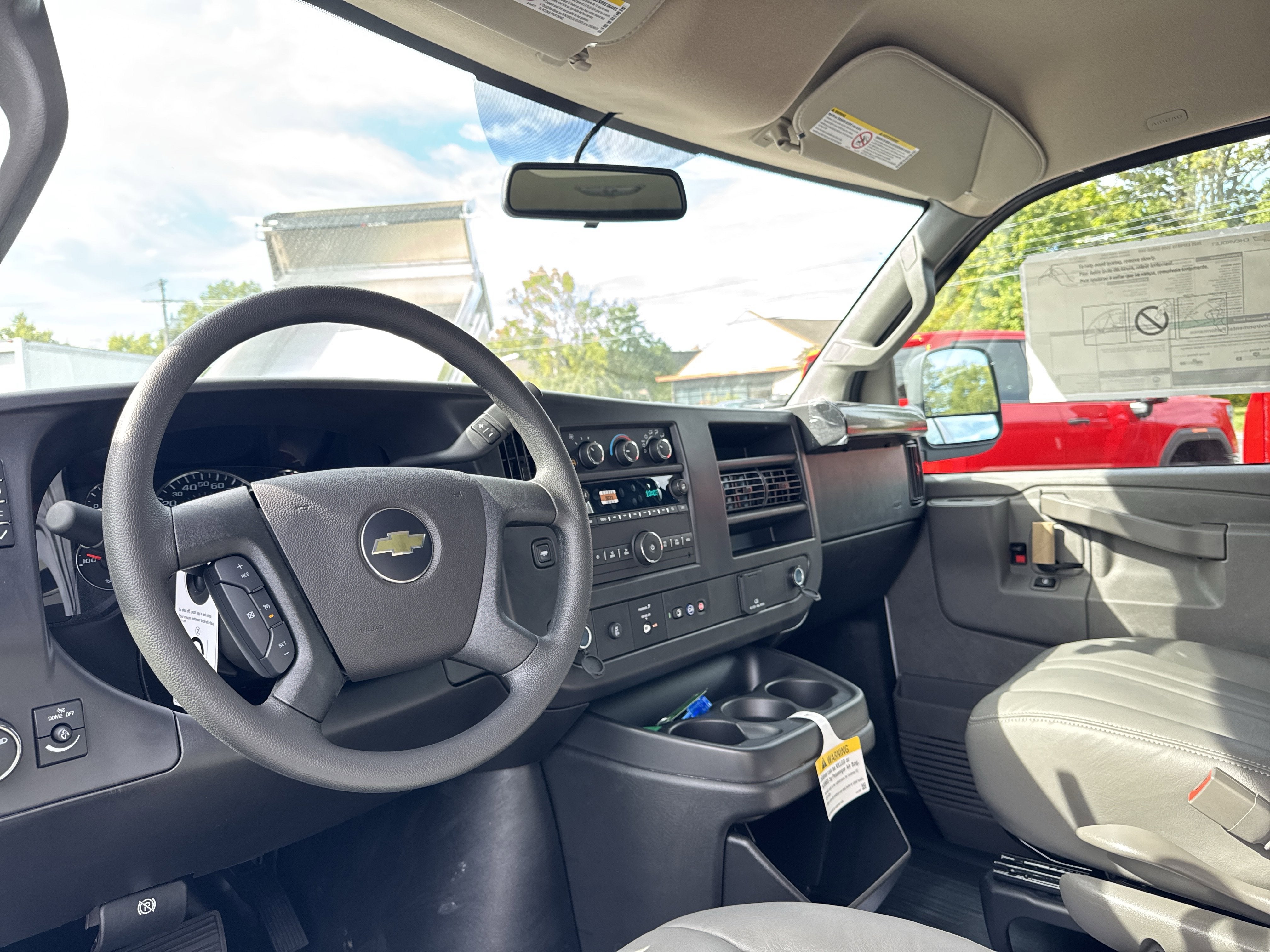 2025 Chevrolet Express Cargo 3500 WT