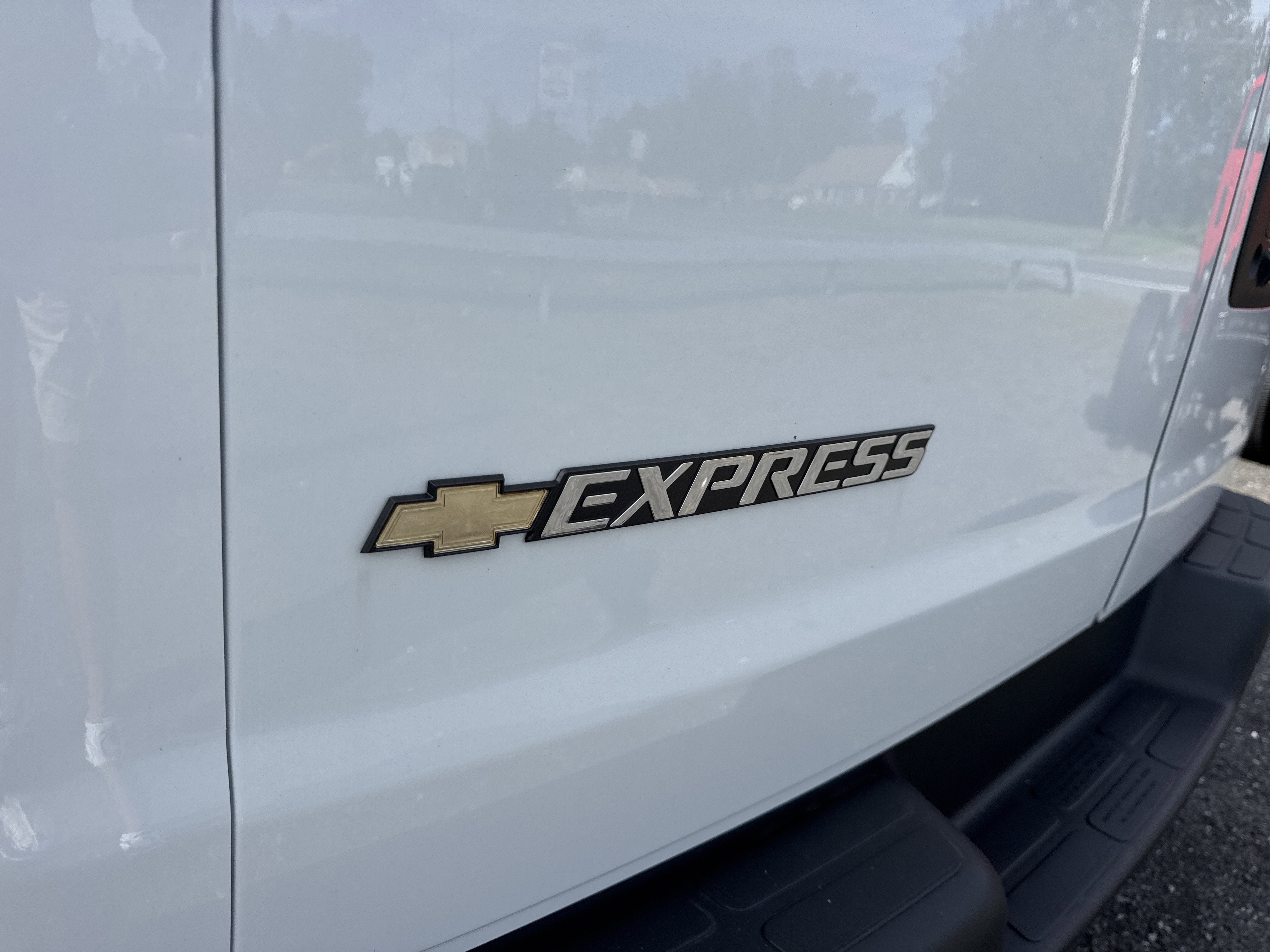 2025 Chevrolet Express Cargo 3500 WT