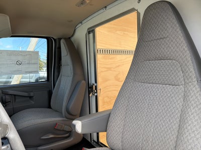 2025 GMC Savana Cutaway 3500 1WT