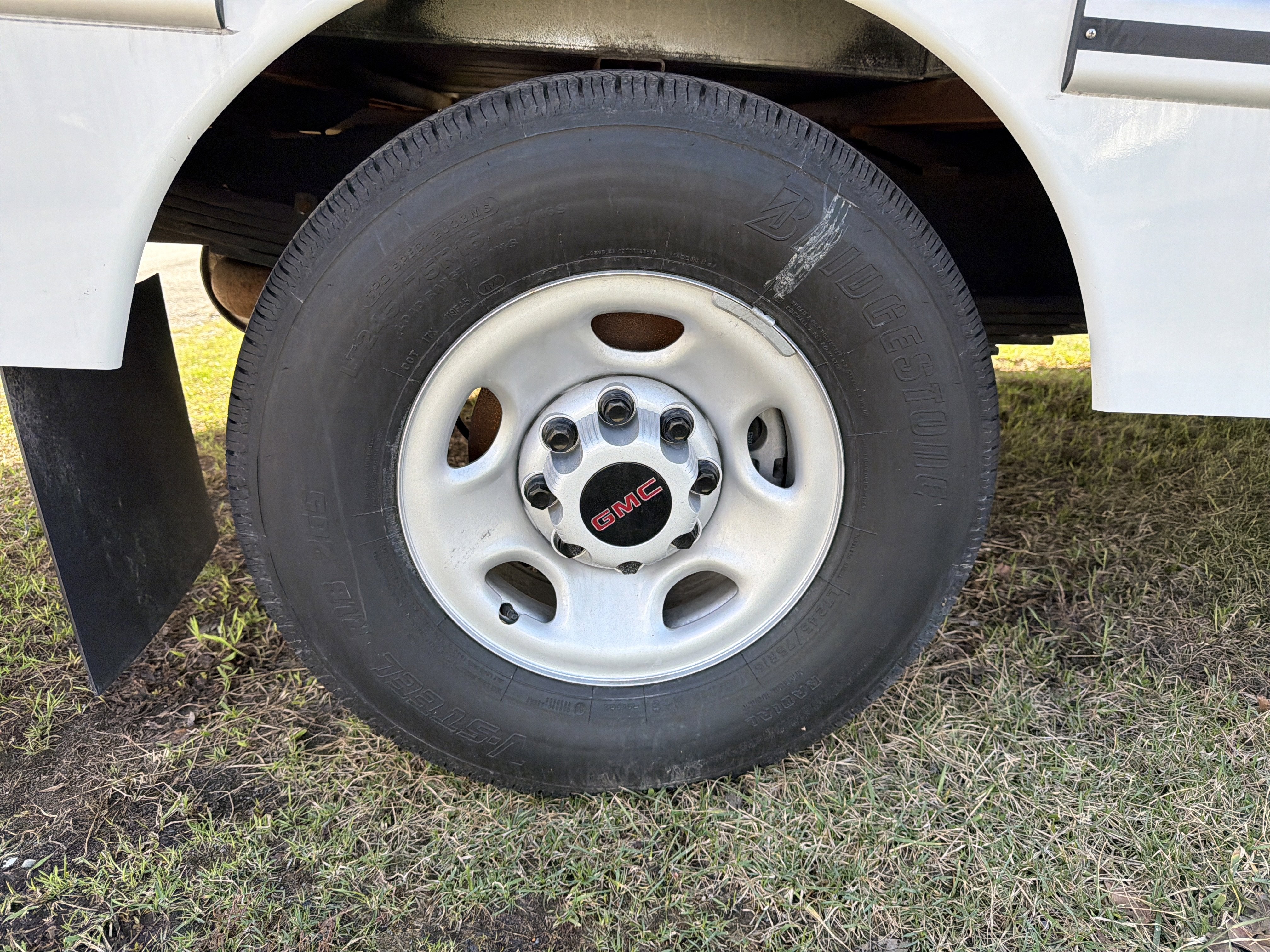 2025 GMC Savana Cutaway 3500 1WT