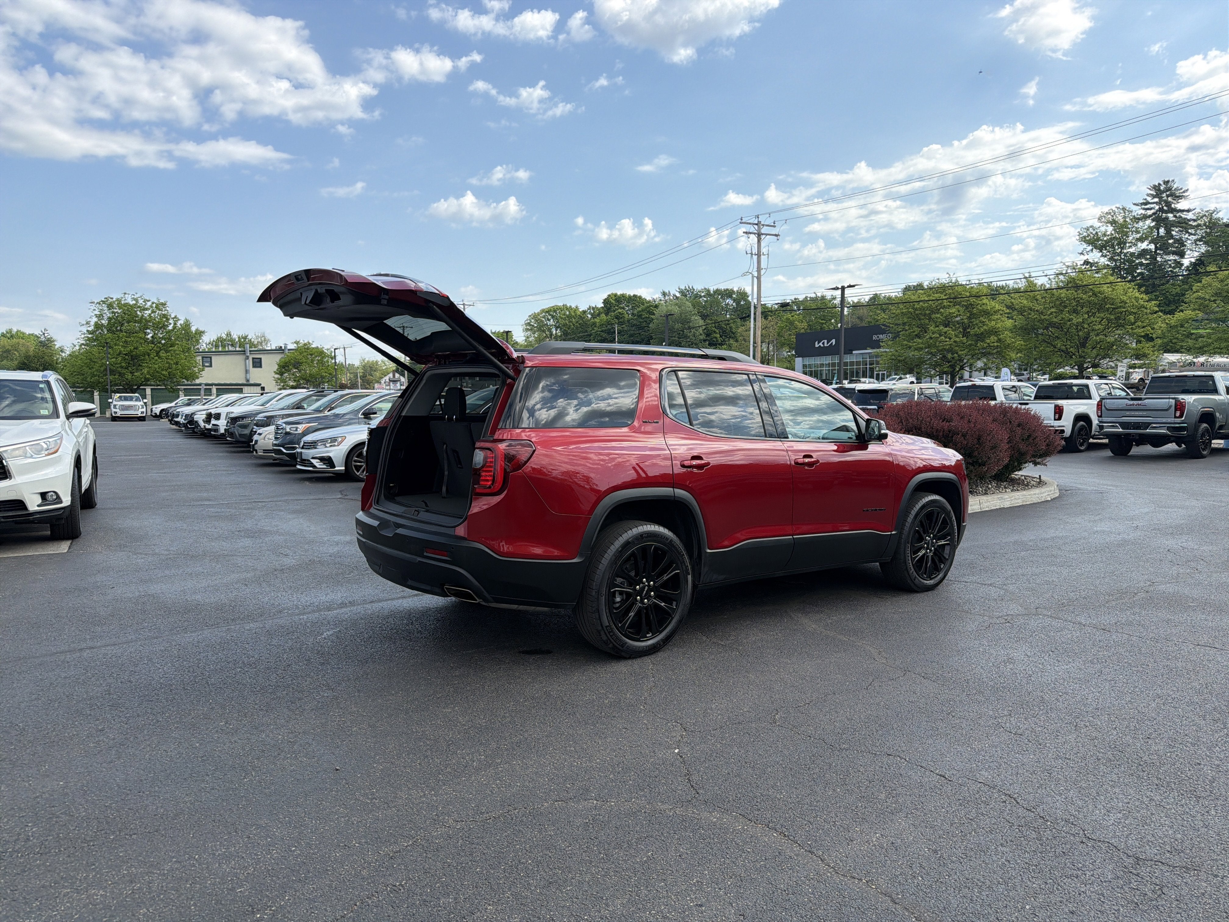 2023 GMC Acadia SLE