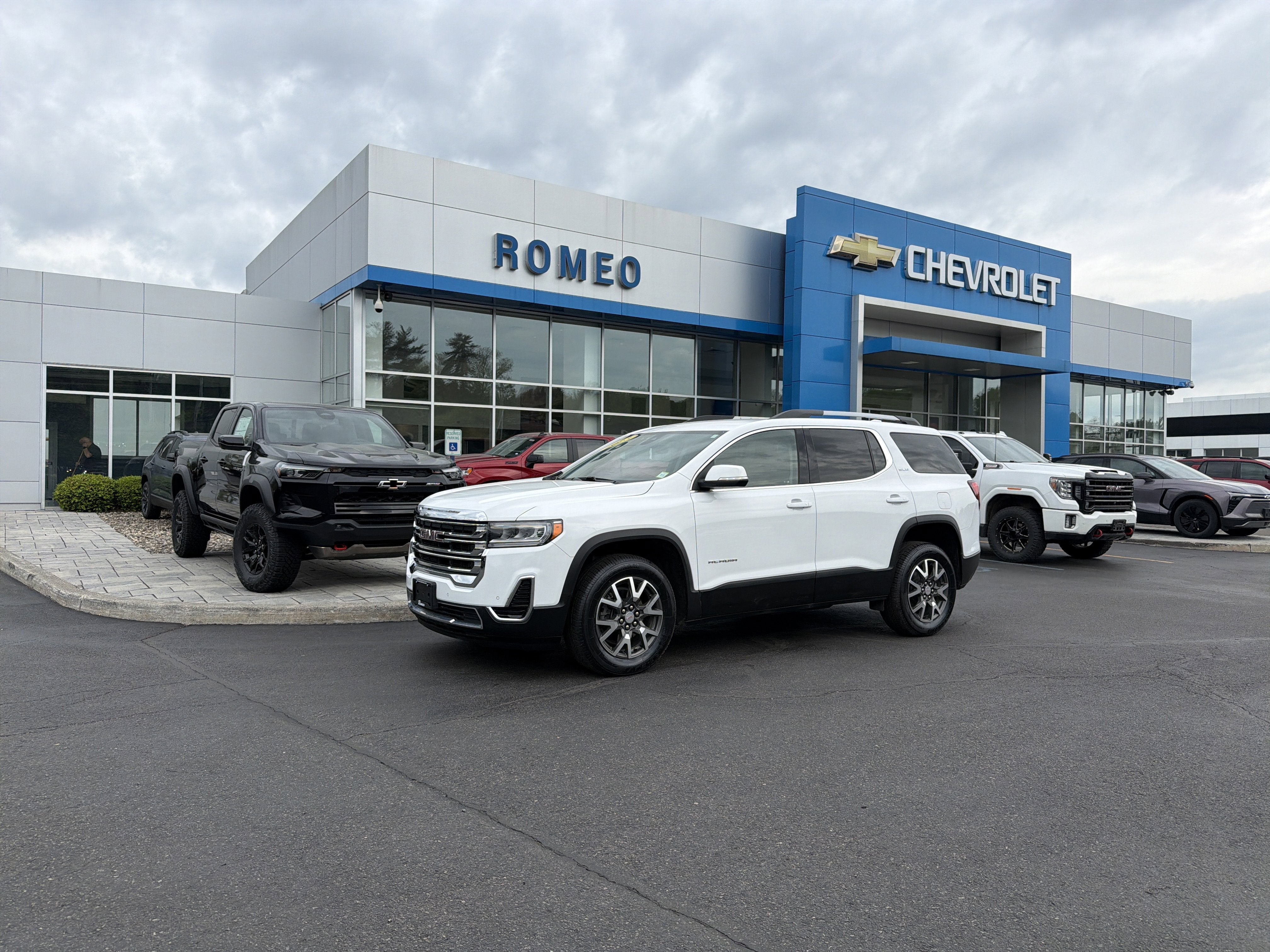 2023 GMC Acadia SLE