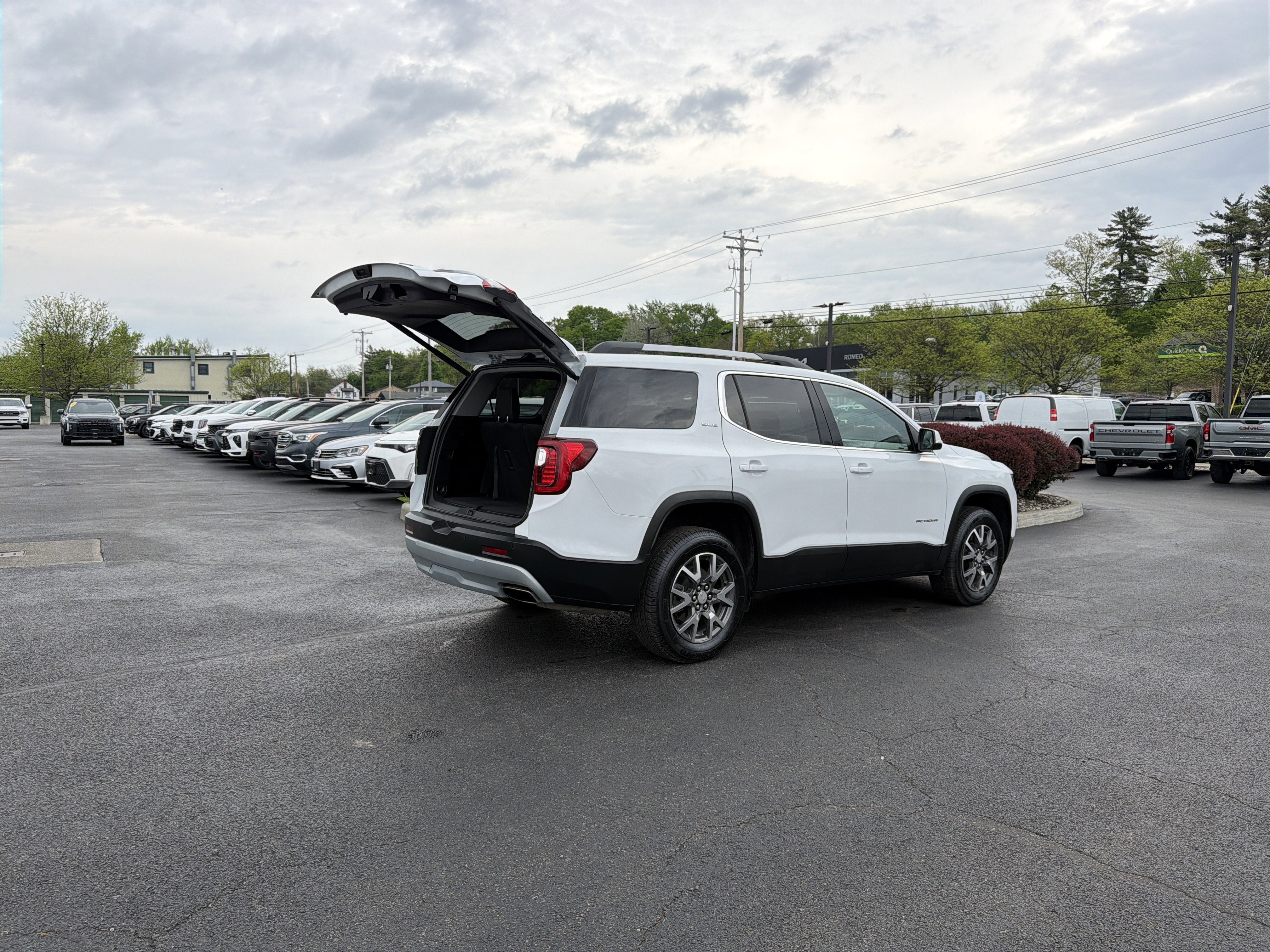 2023 GMC Acadia SLE