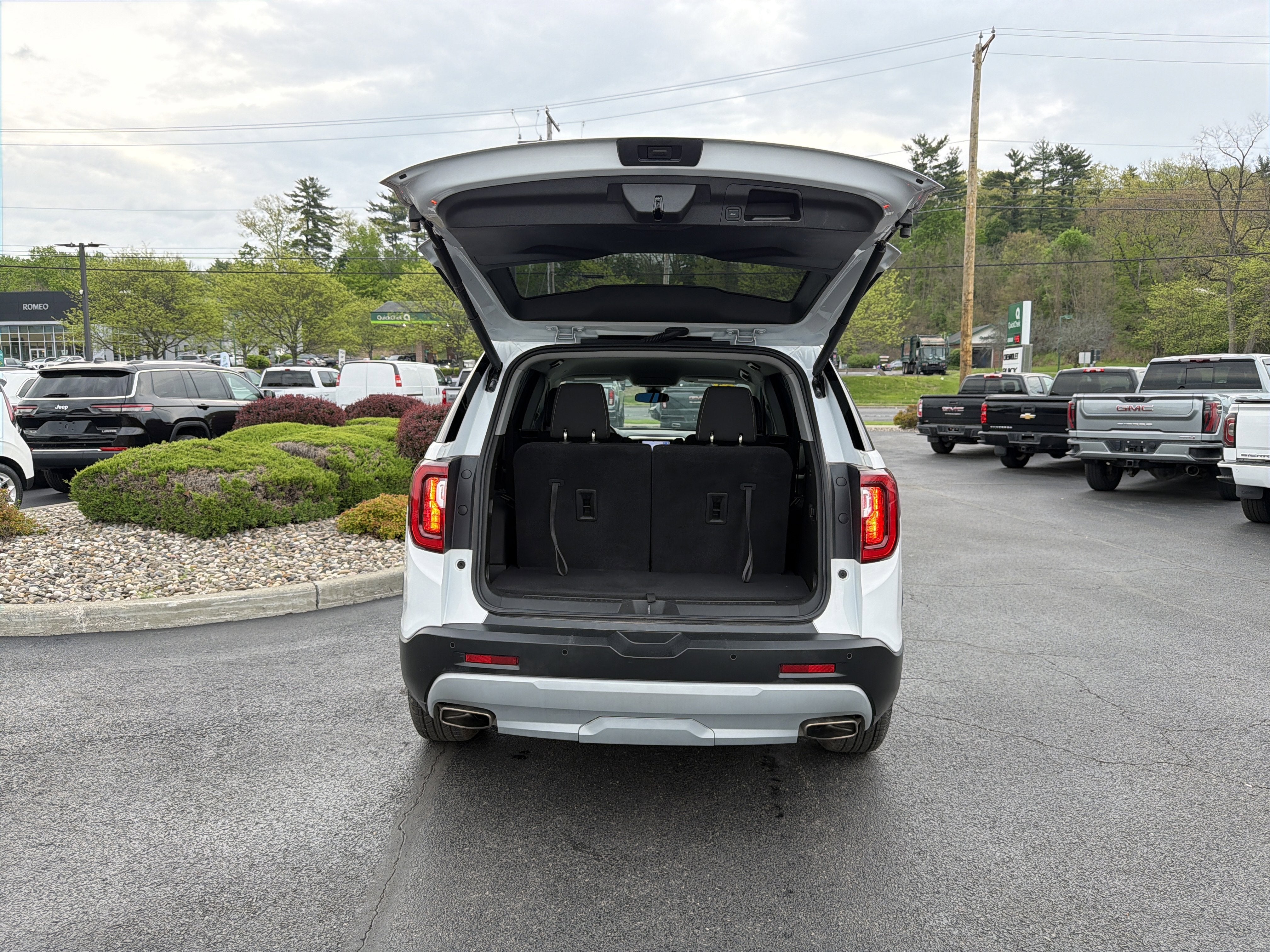 2023 GMC Acadia SLE