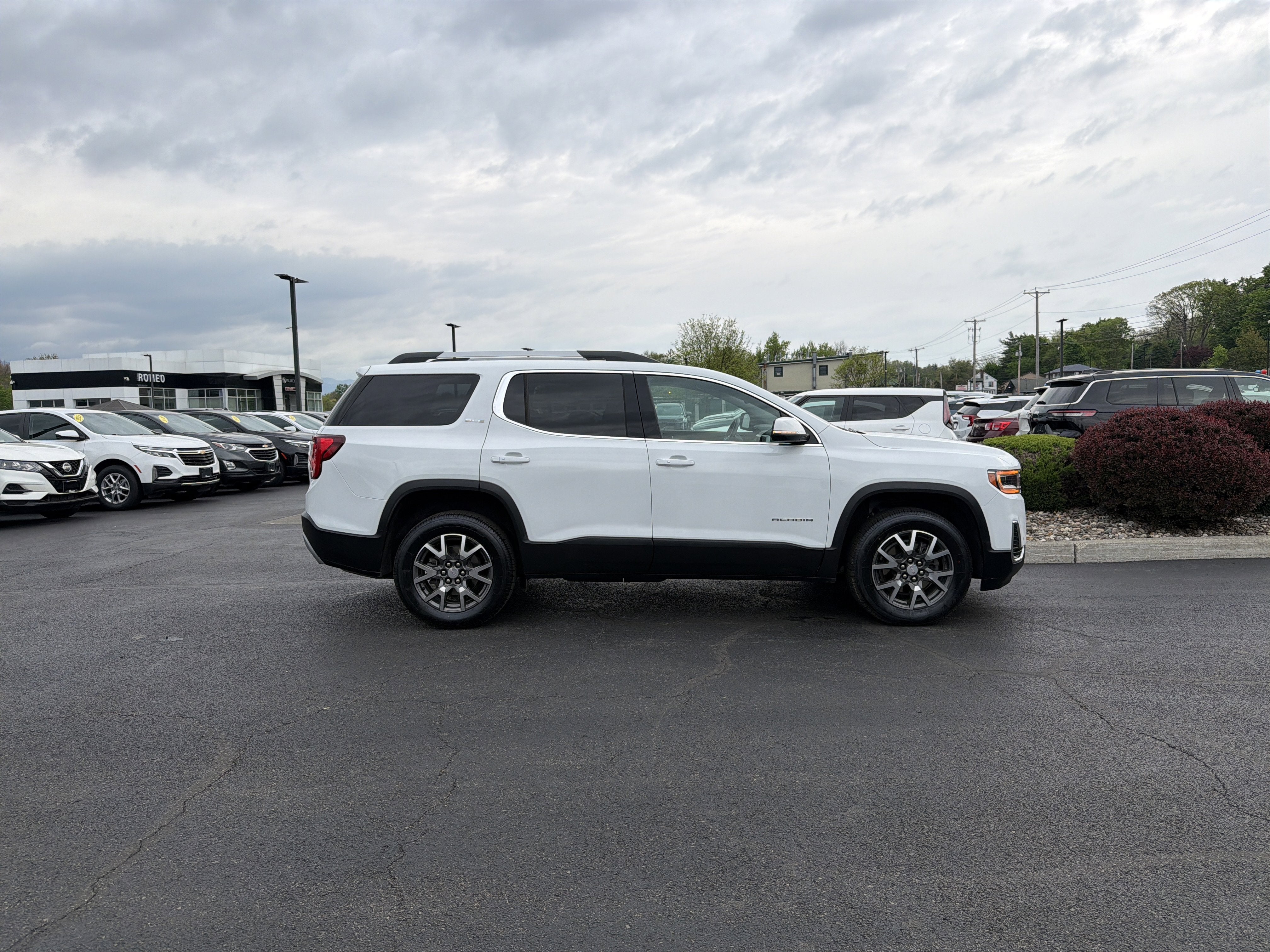 2023 GMC Acadia SLE