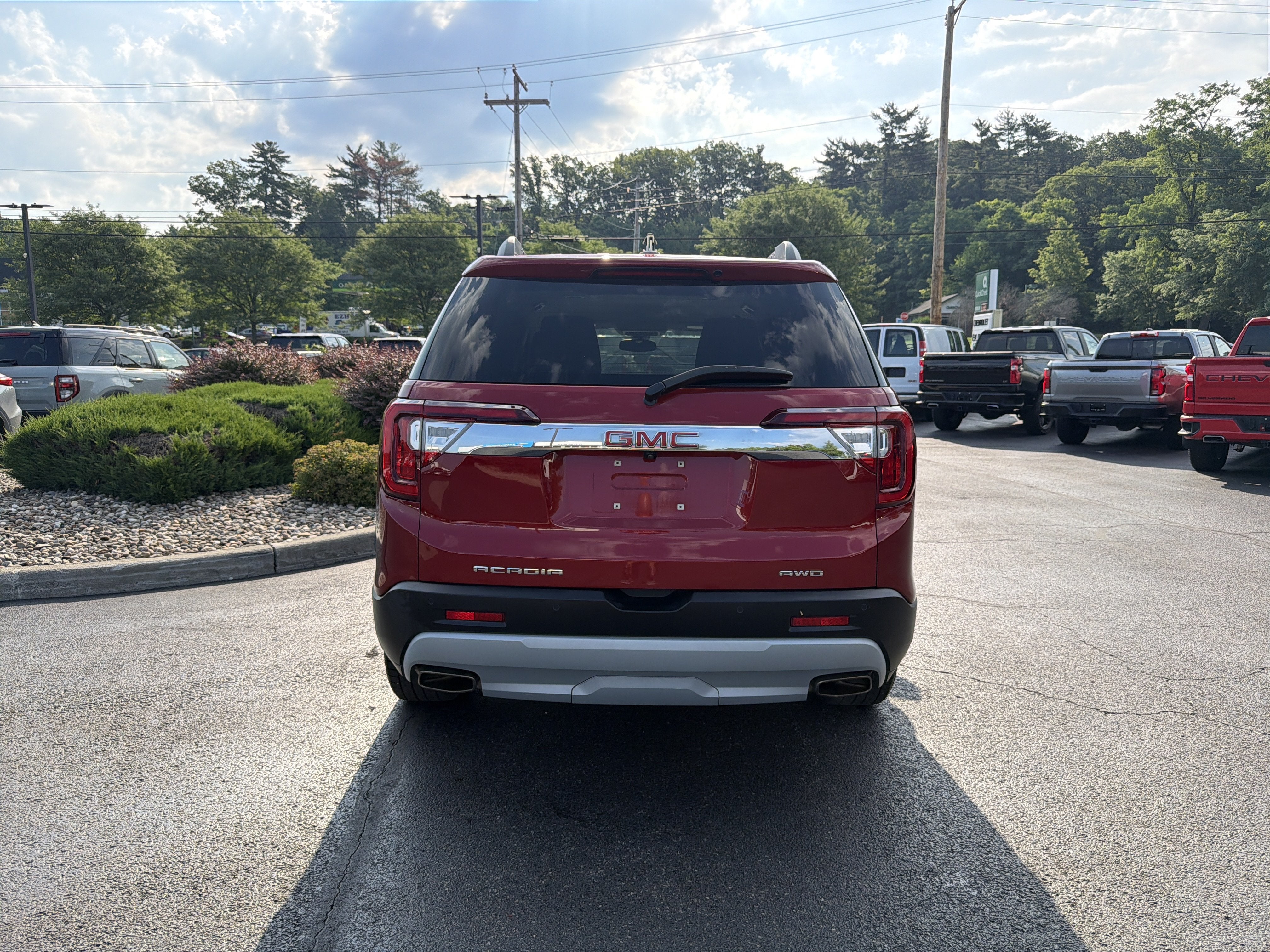 2023 GMC Acadia SLT