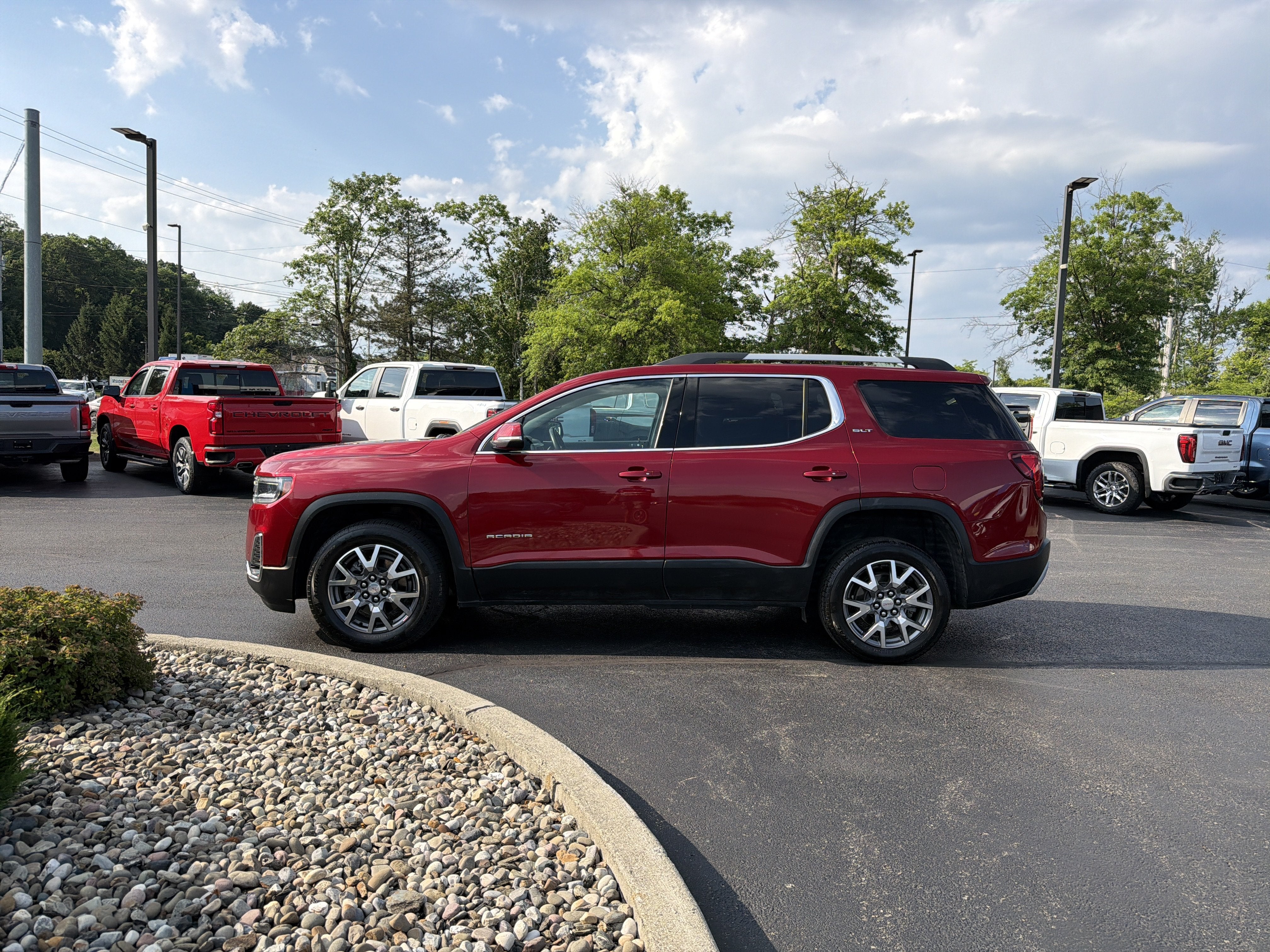 2023 GMC Acadia SLT