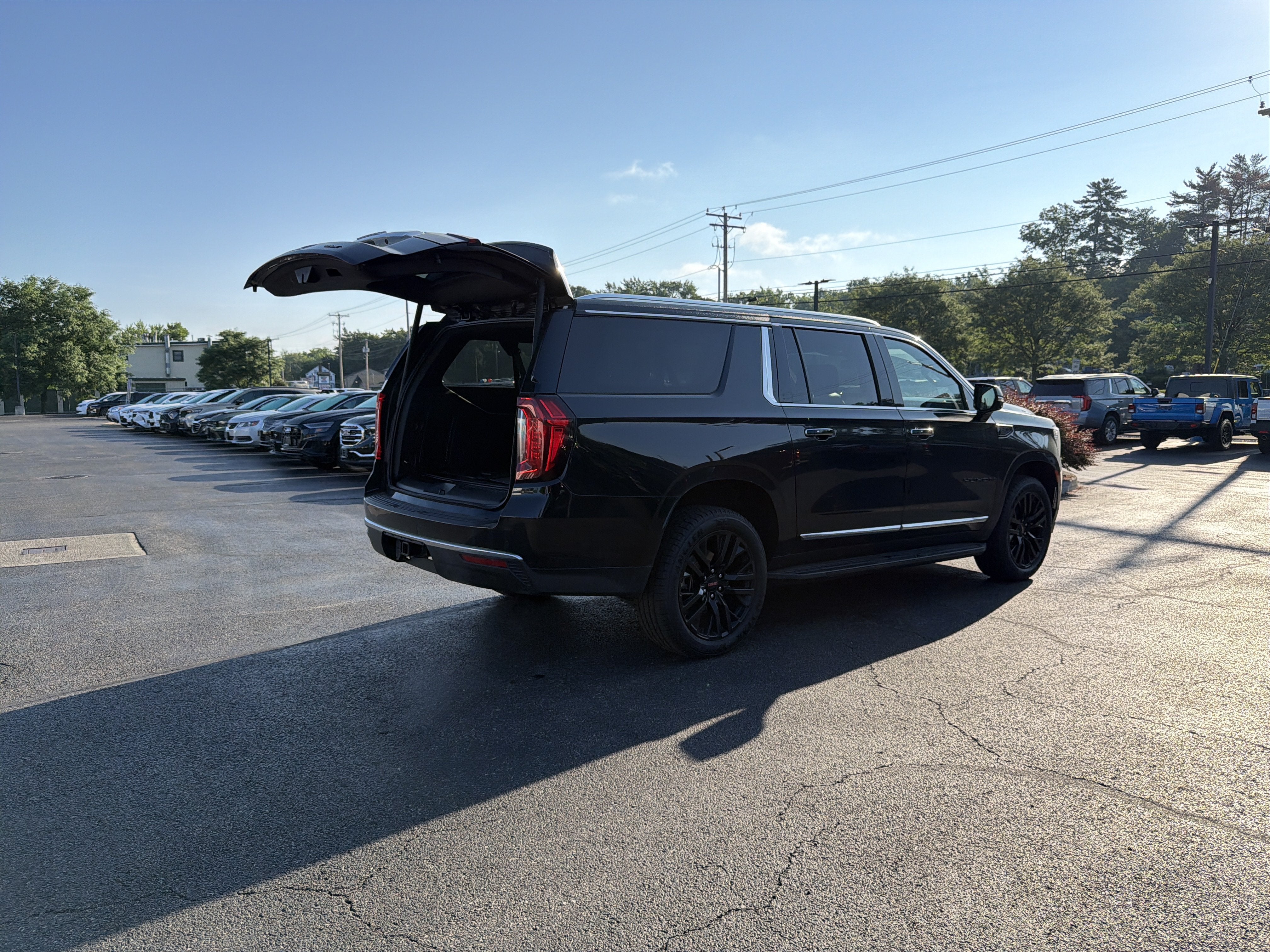 2023 GMC Yukon XL SLT