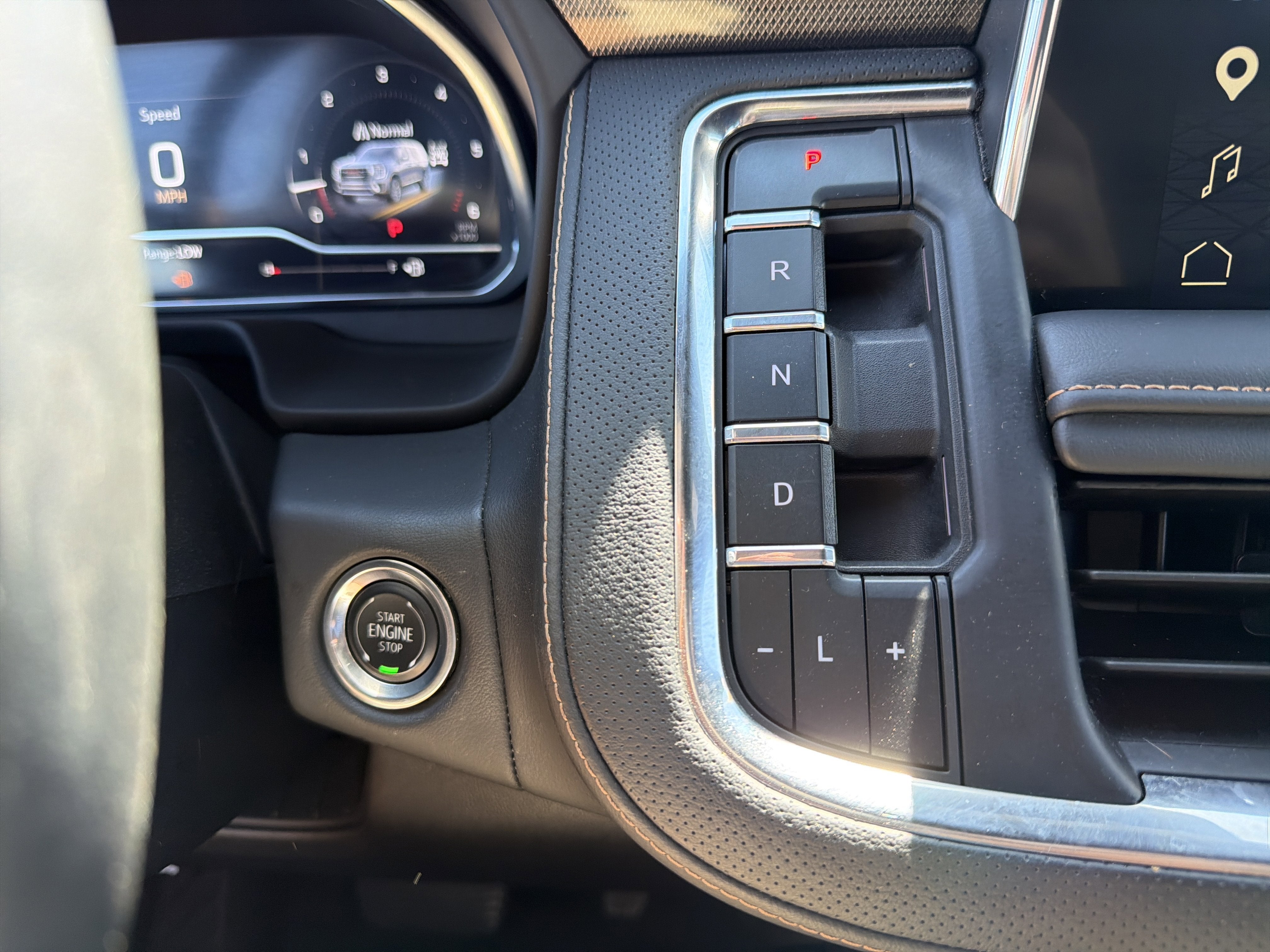 2024 GMC Yukon XL AT4