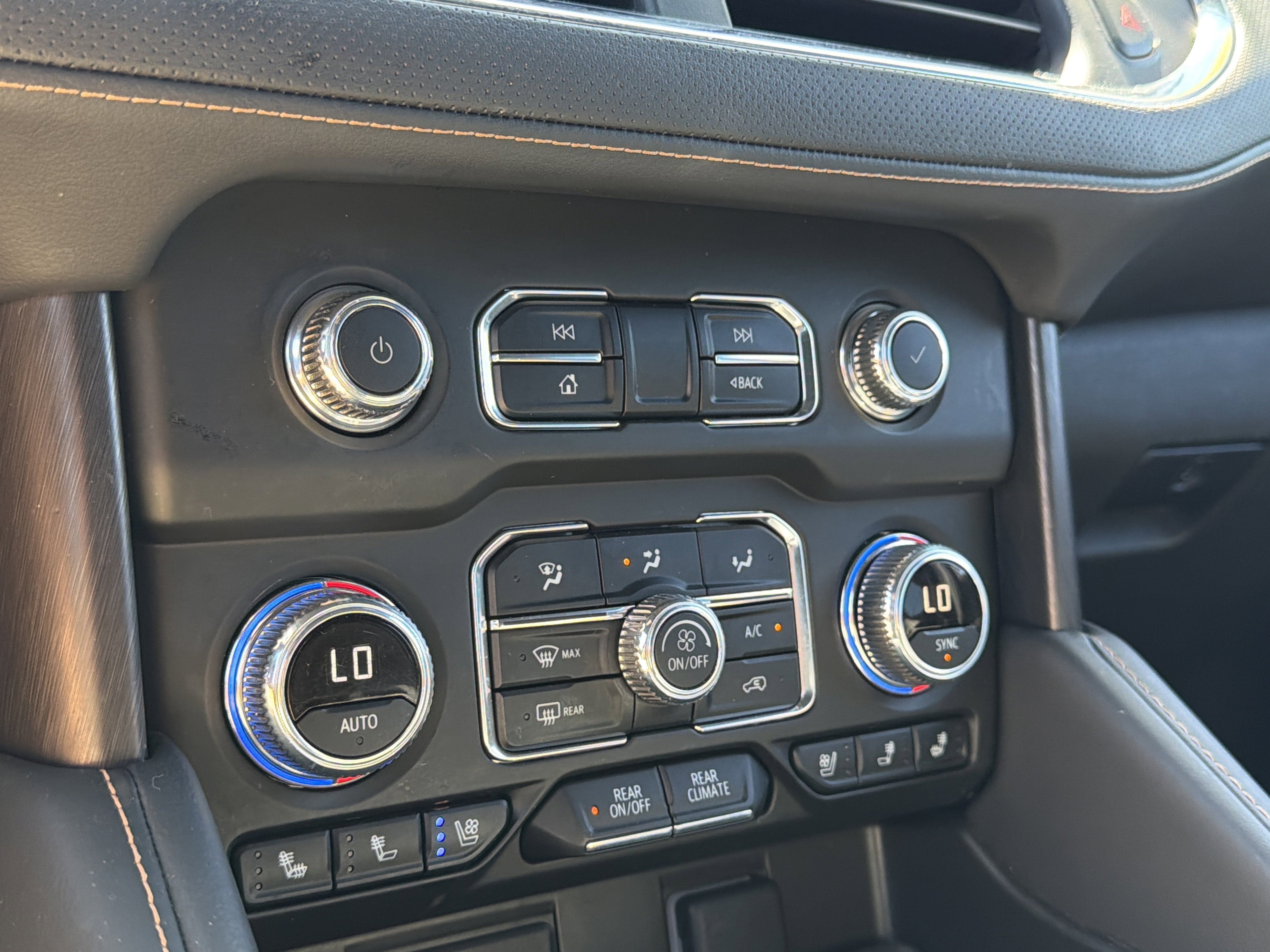2024 GMC Yukon XL AT4
