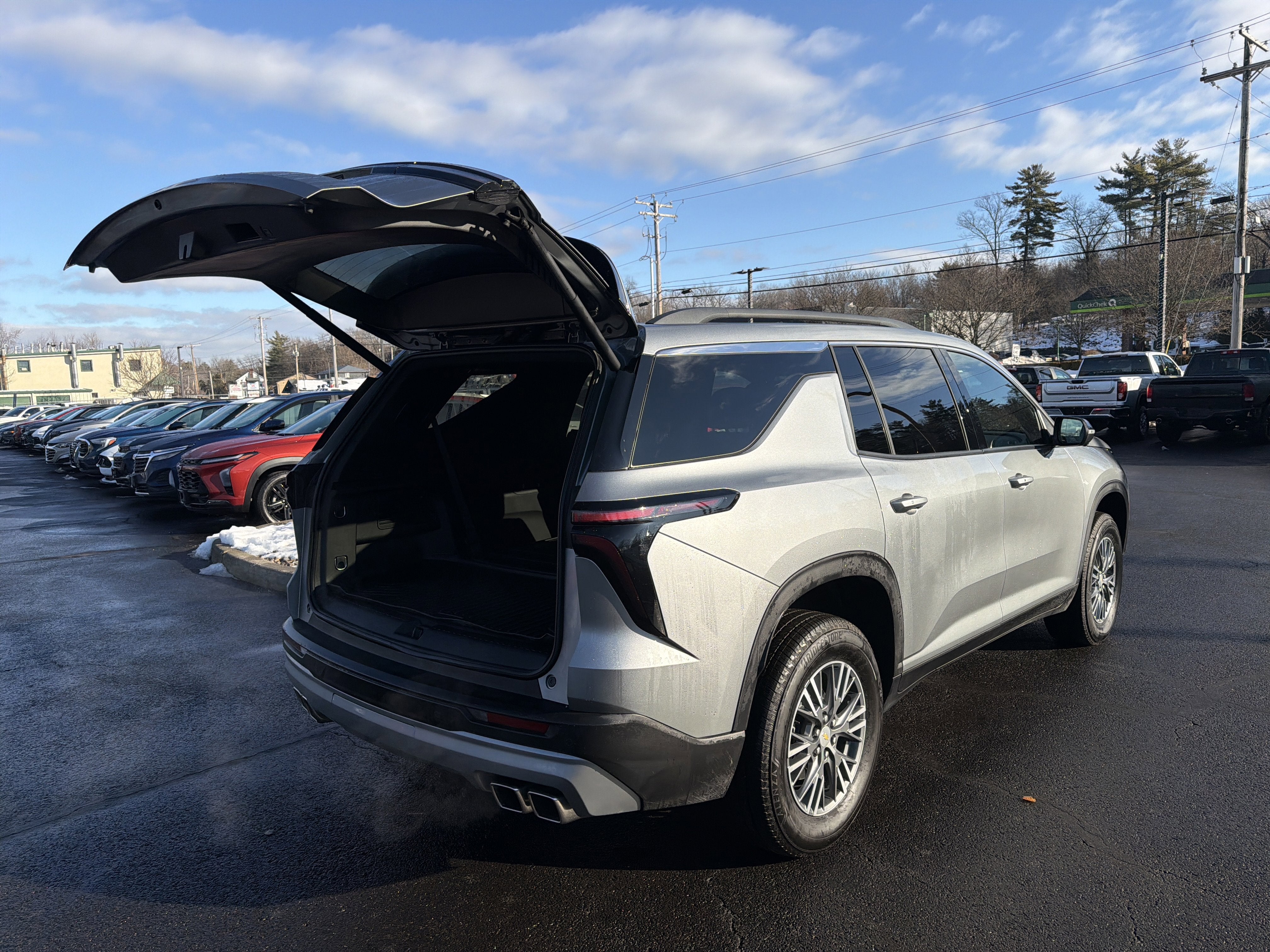 2025 Chevrolet Traverse LT