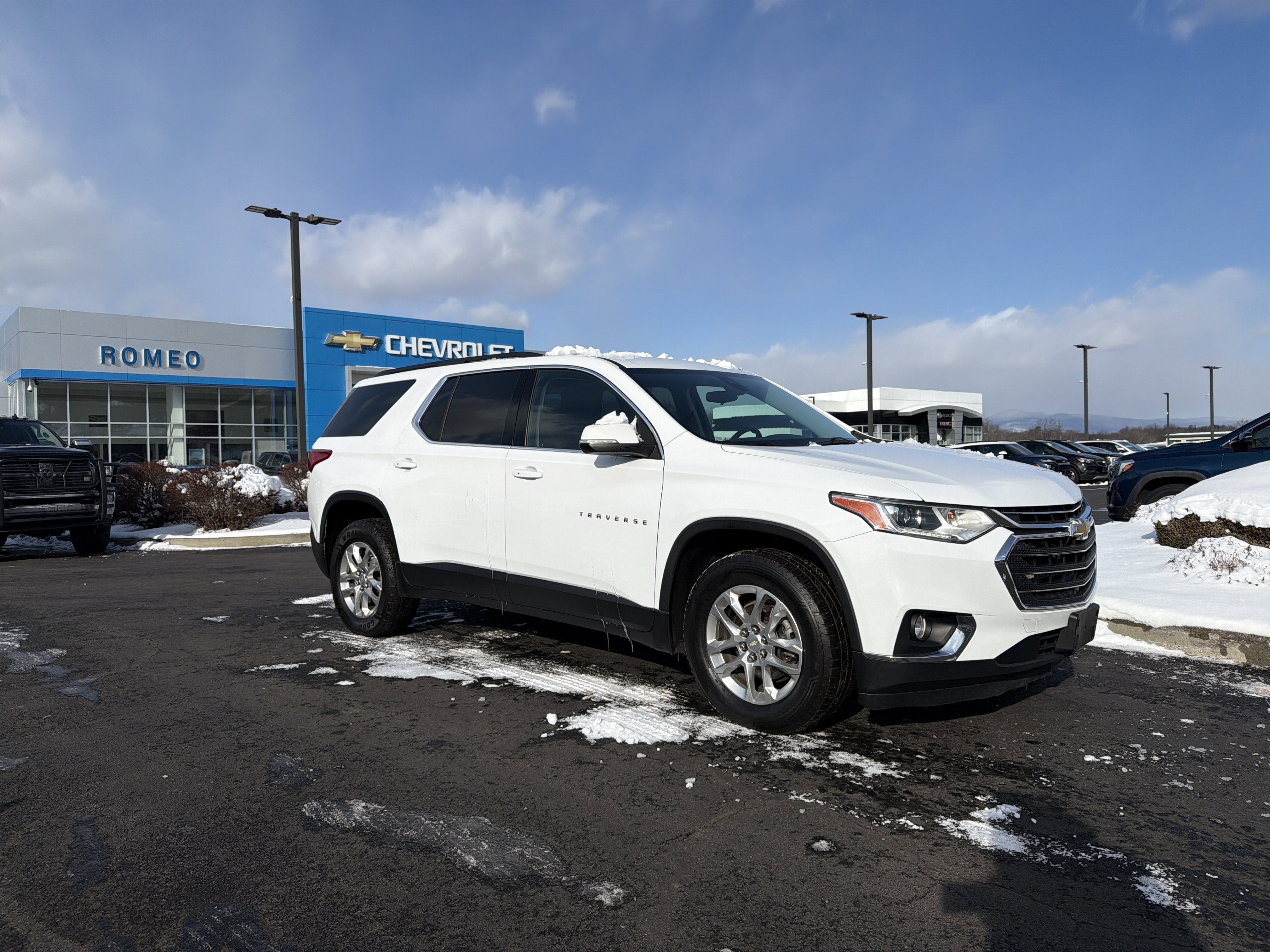 2021 Chevrolet Traverse LT Cloth