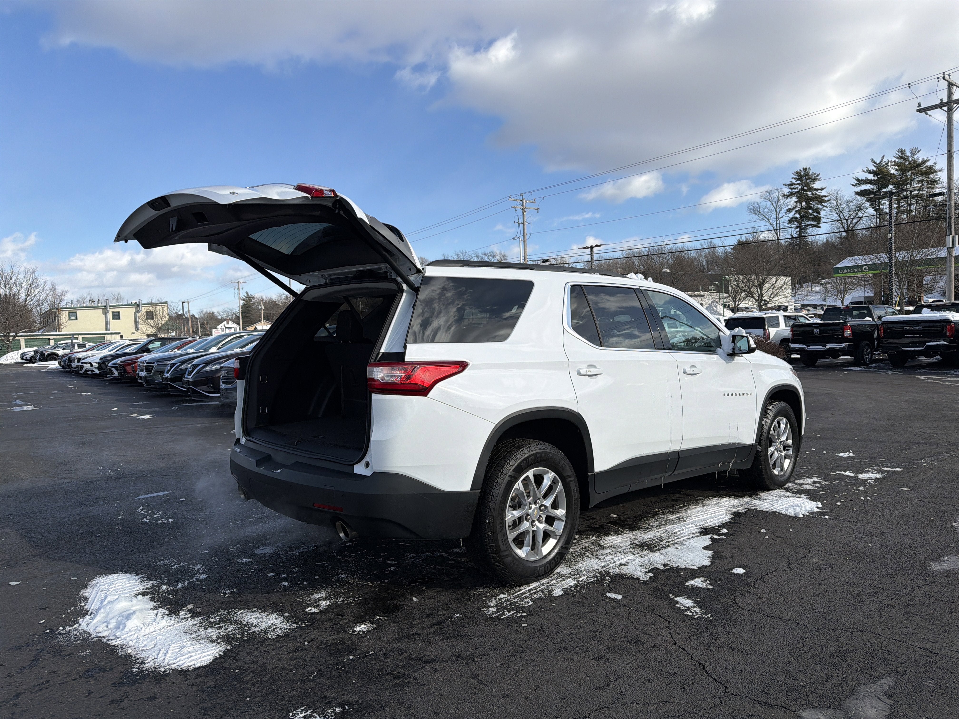 2021 Chevrolet Traverse LT Cloth