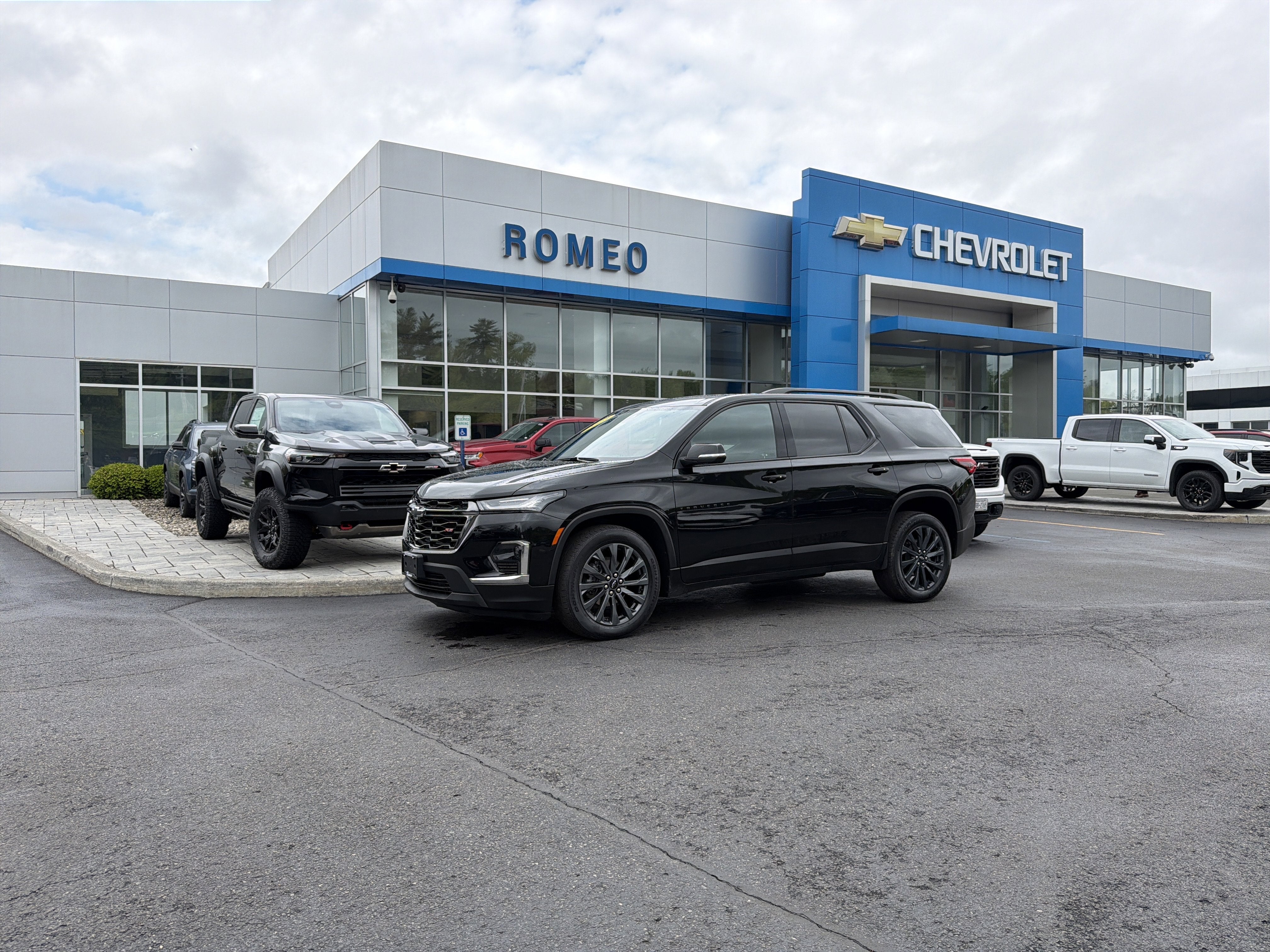 2023 Chevrolet Traverse RS