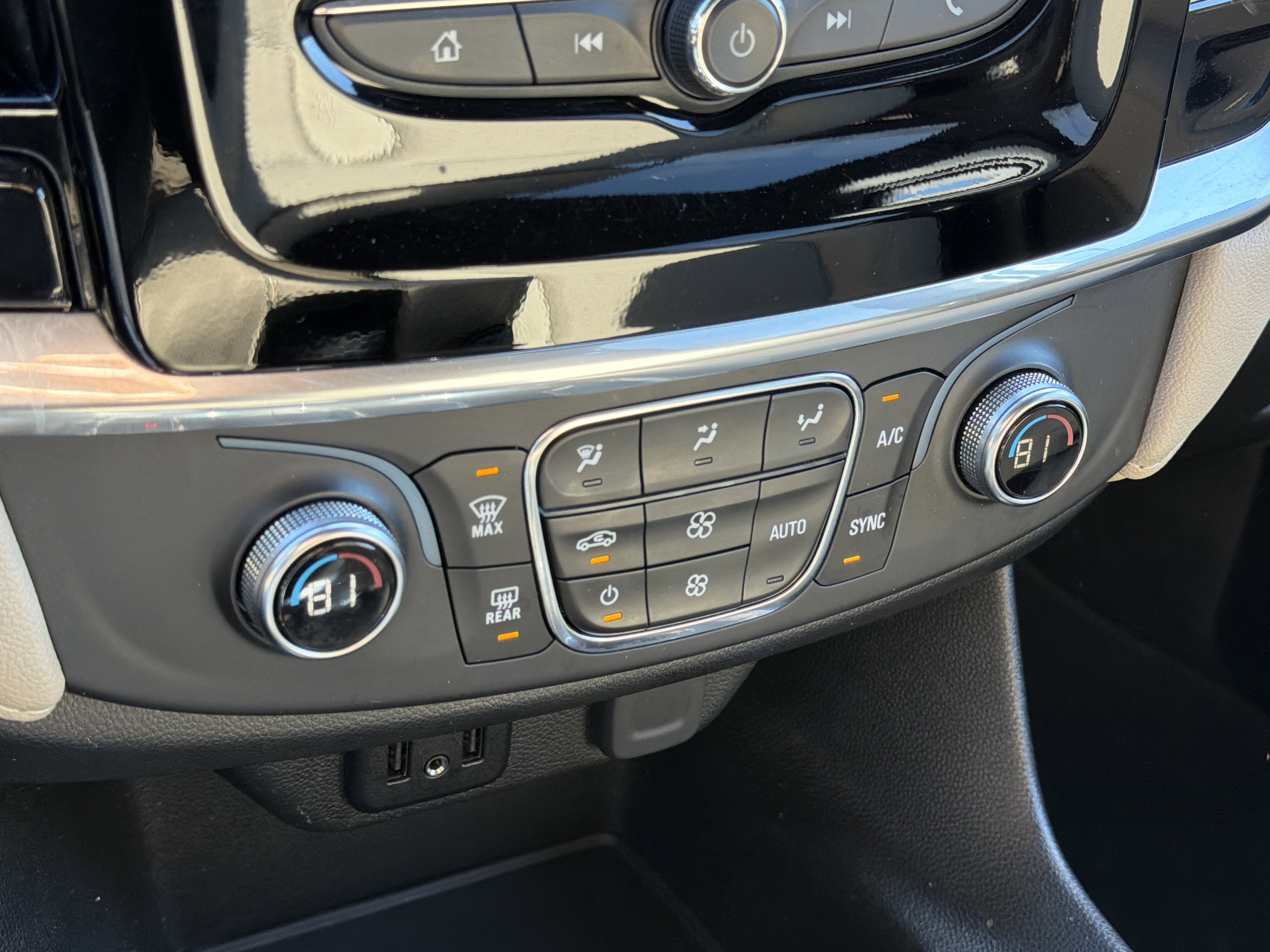 2023 Chevrolet Traverse 1FL