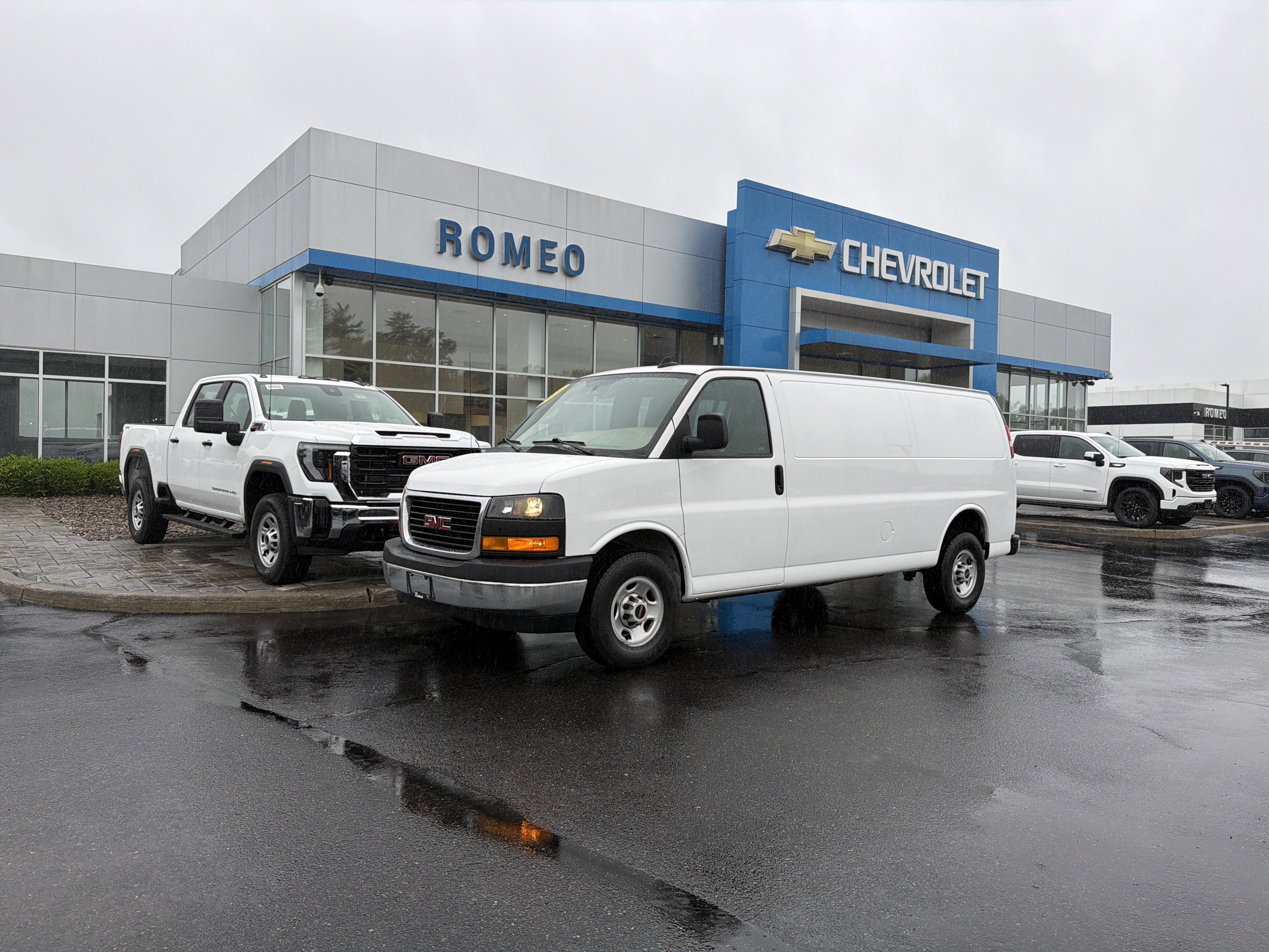 2022 GMC Savana Cargo 3500 Work Van