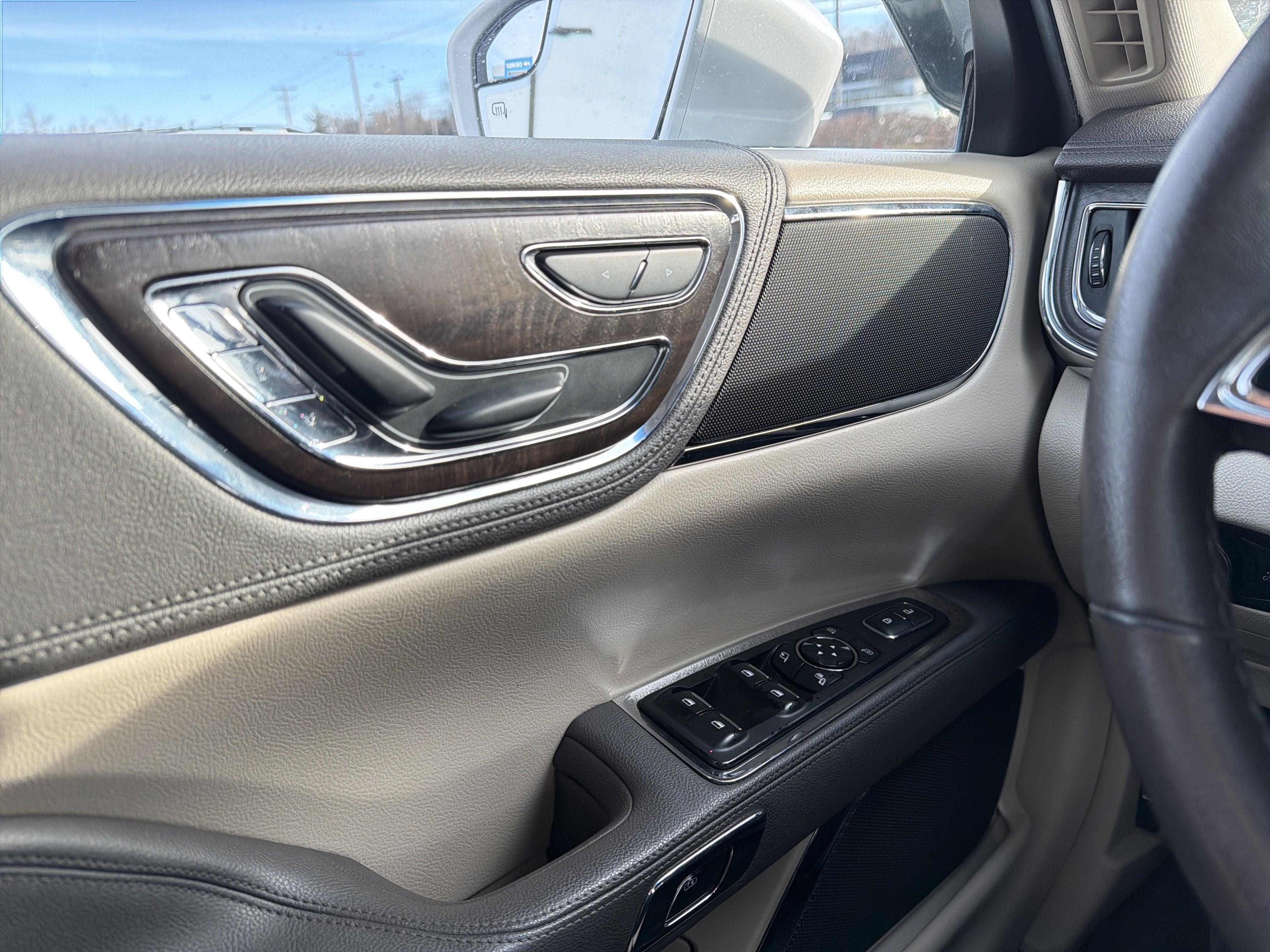 2017 Lincoln Continental Premiere