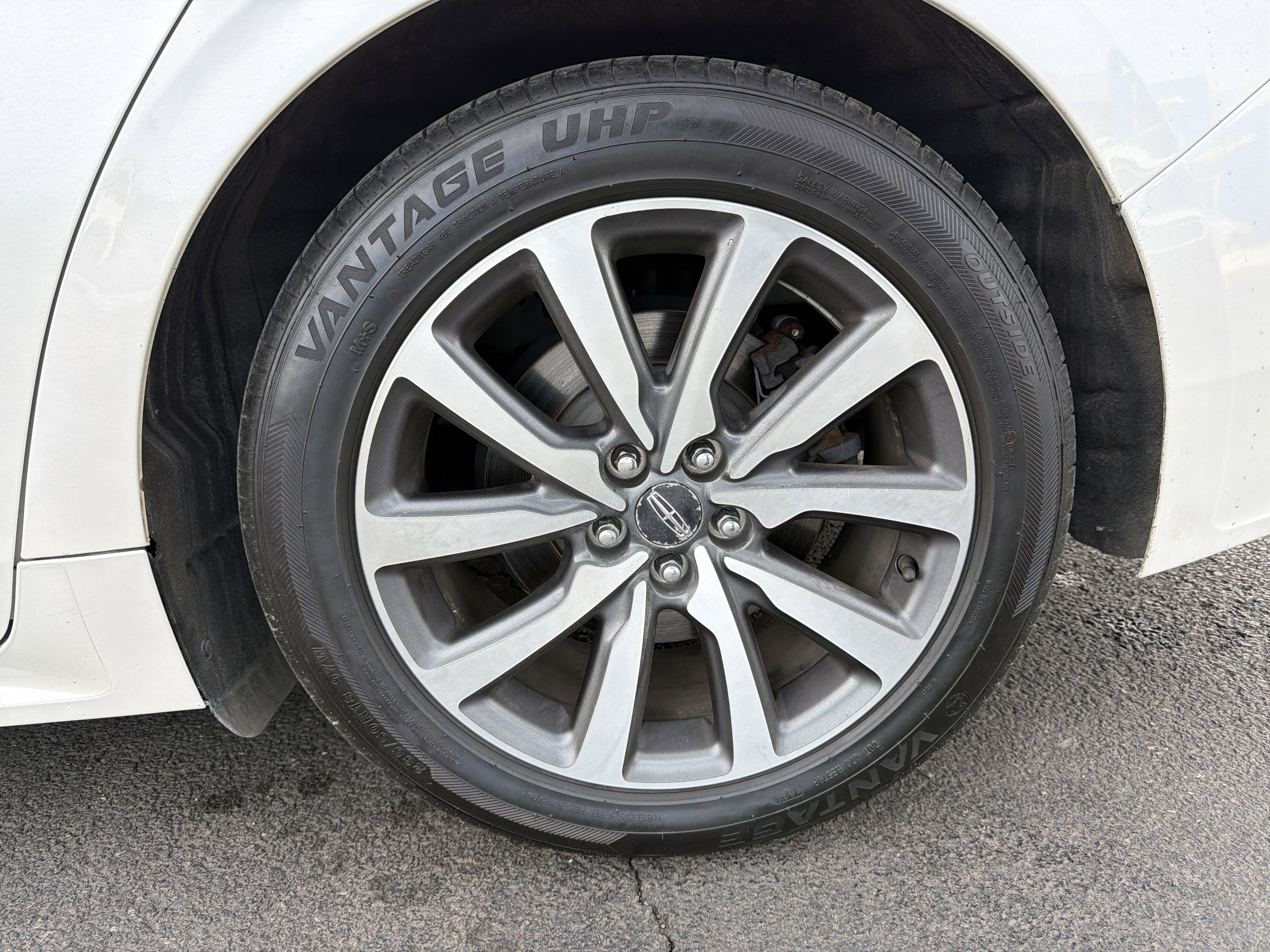 2017 Lincoln Continental Premiere